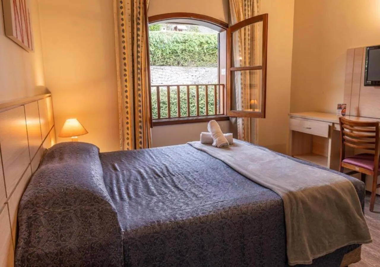 Bedroom, Bed in Hotel Euro Suíte Campos do Jordão By Nacional Inn - A 800 metros da Vila Capivari