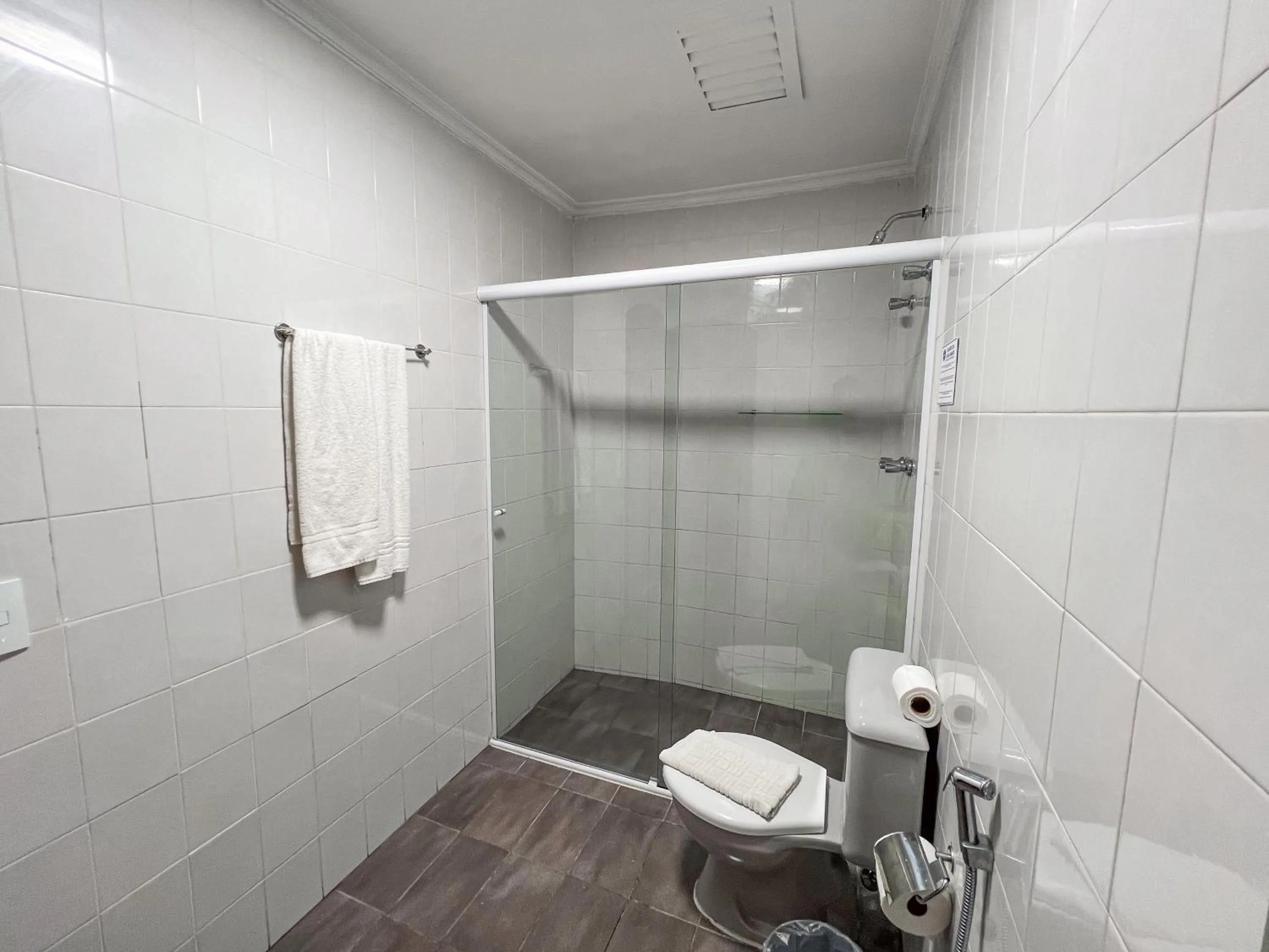 Shower in Hotel Euro Suíte Campos do Jordão By Nacional Inn - A 800 metros da Vila Capivari