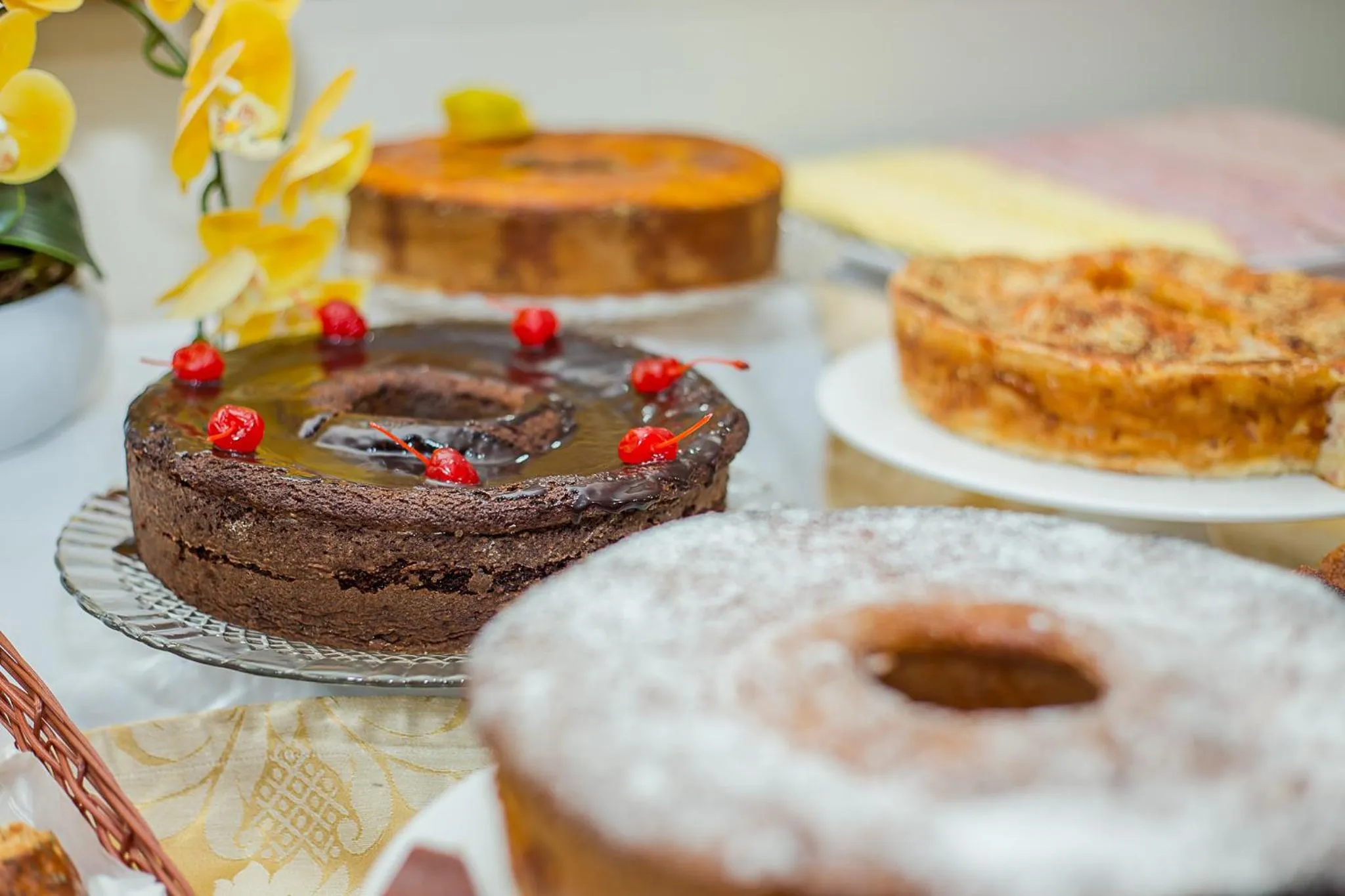 Buffet breakfast in Hotel Euro Suíte Campos do Jordão By Nacional Inn - A 800 metros da Vila Capivari
