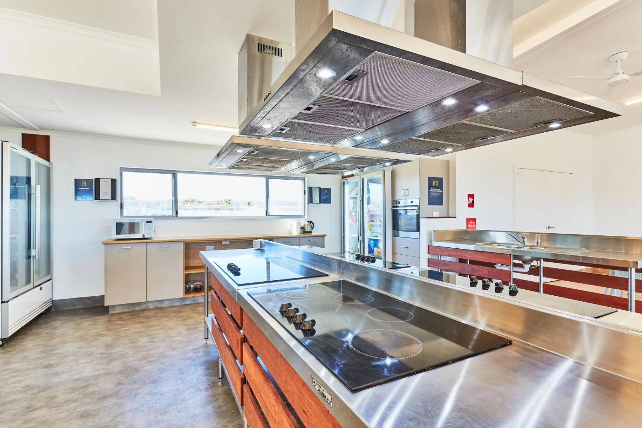 Communal kitchen in RAC Monkey Mia Dolphin Resort