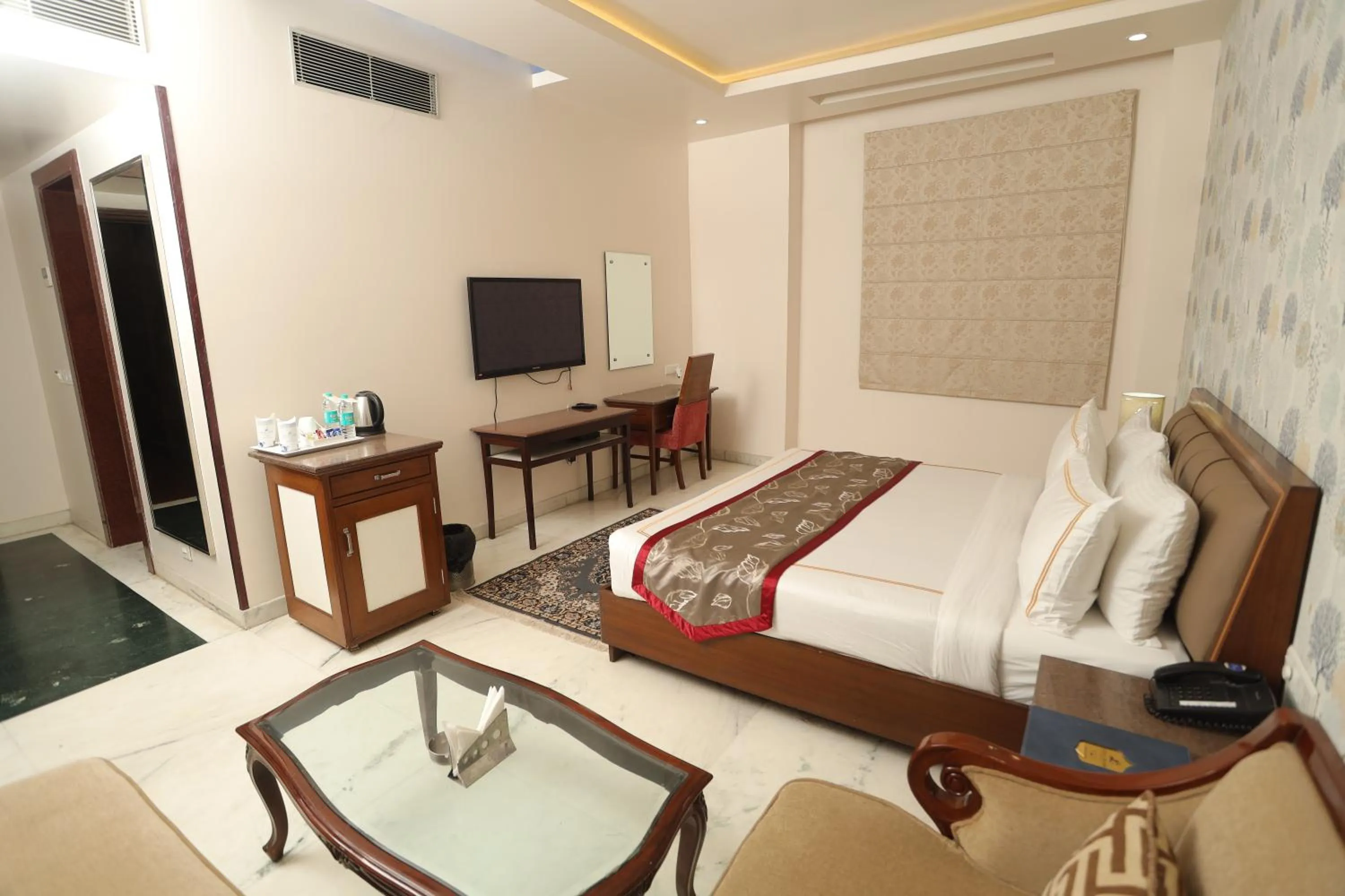 Bed in Hotel Leela Grande