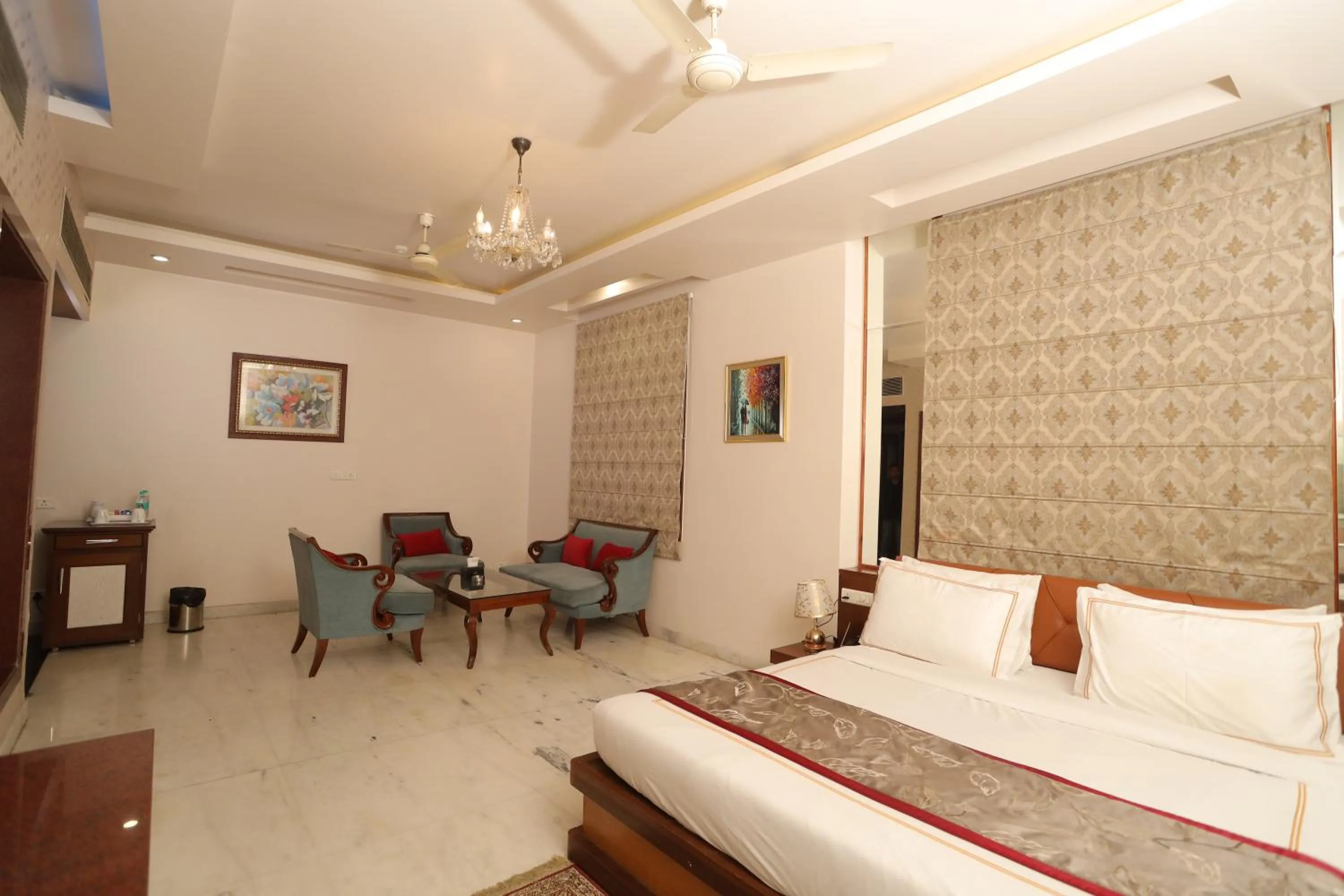 Bed in Hotel Leela Grande