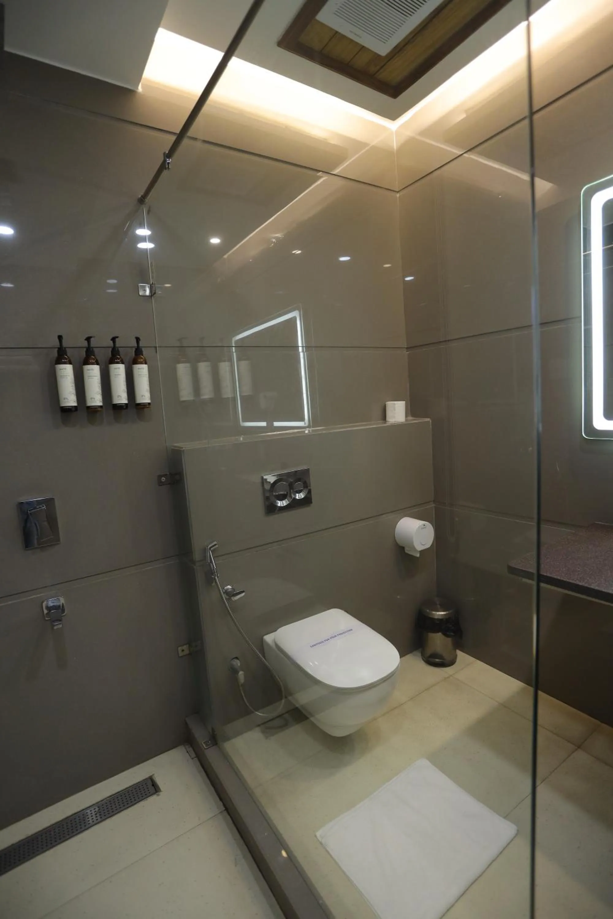 Shower in Hotel Leela Grande