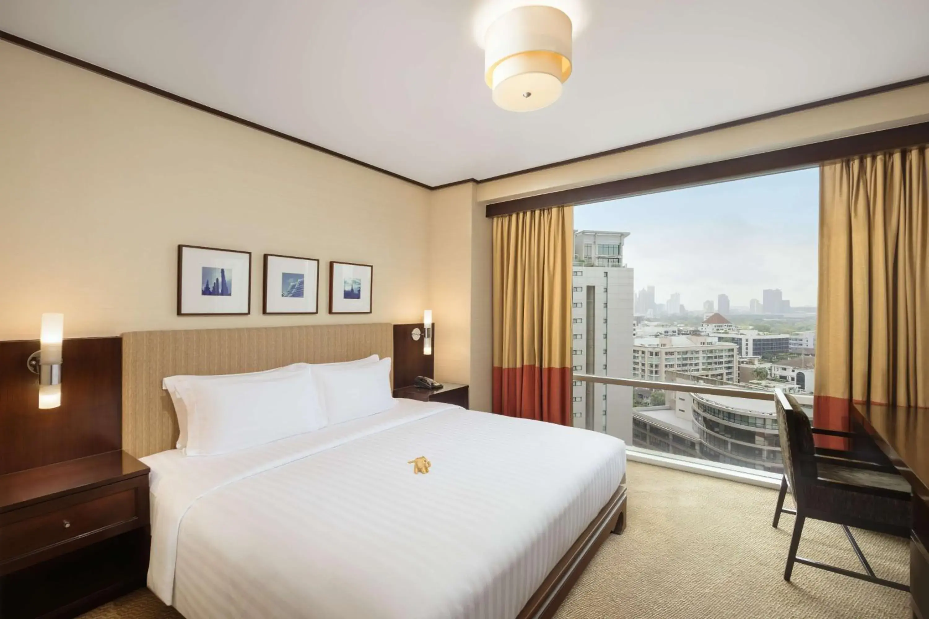 One-Bedroom Deluxe King Suite in Conrad Bangkok Residences One-Bedroom Deluxe King Suite in Conrad Bangkok Residences