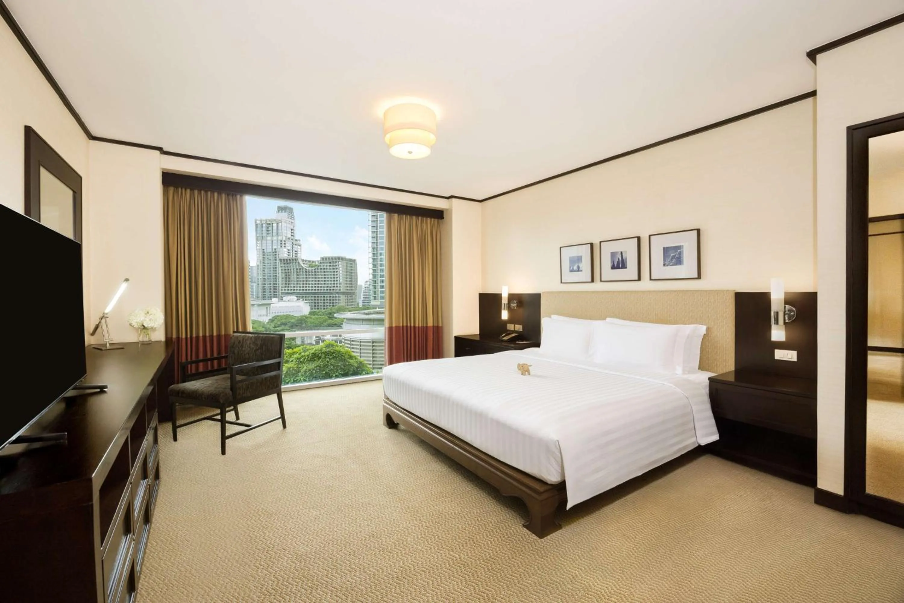 Bed in Conrad Bangkok Residences