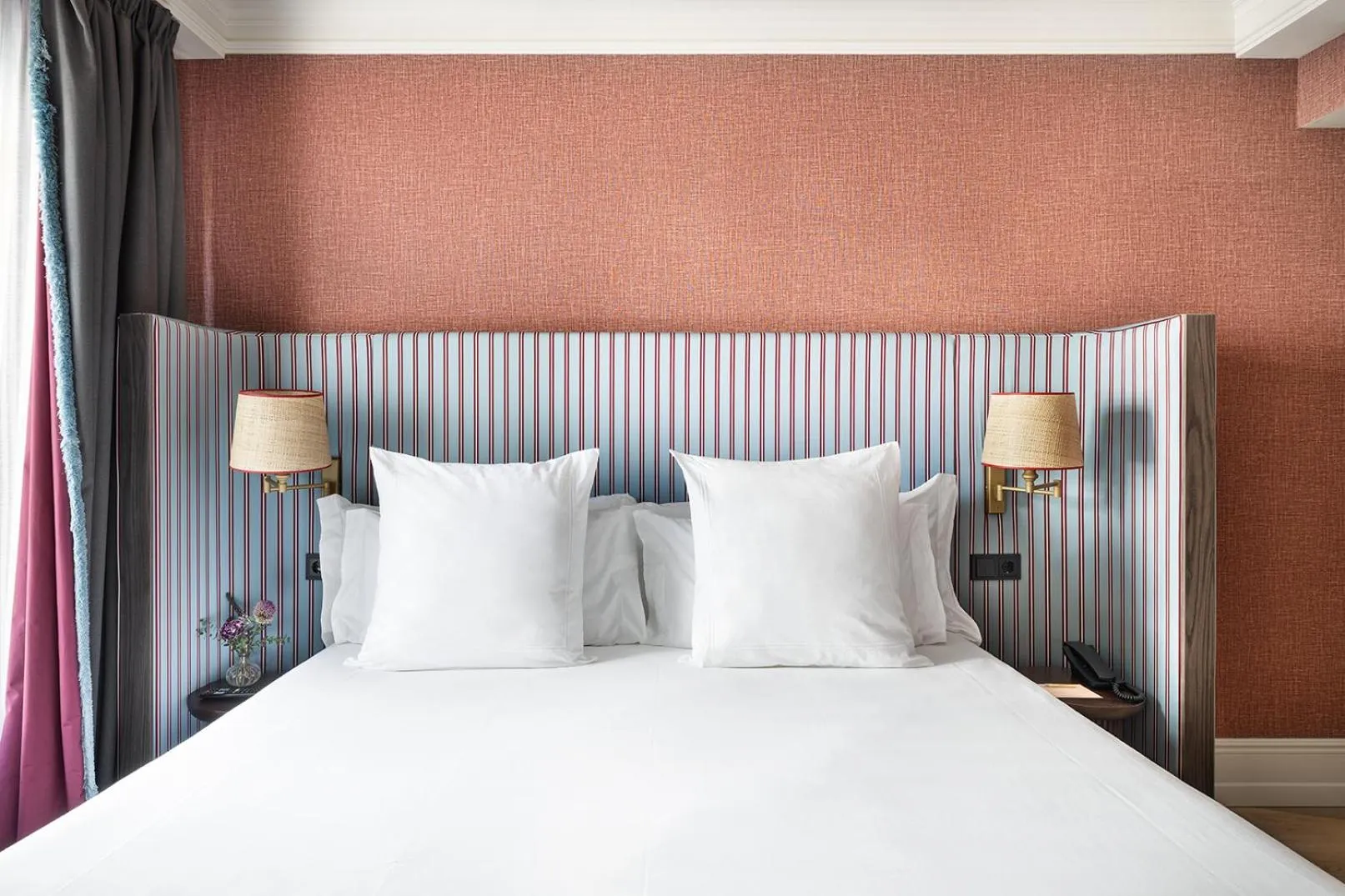 Bed in One Shot Luchana