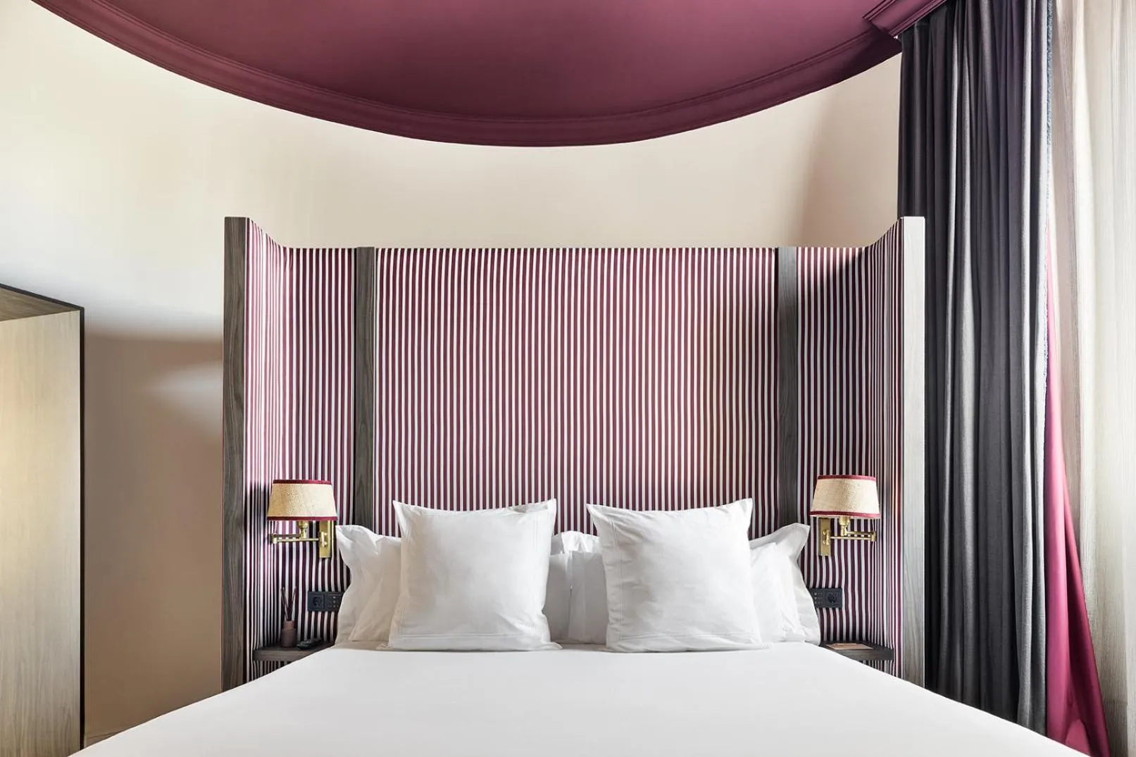 Bed in One Shot Luchana