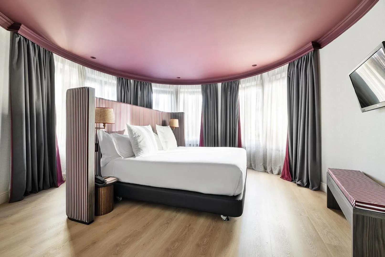 Bed in One Shot Luchana