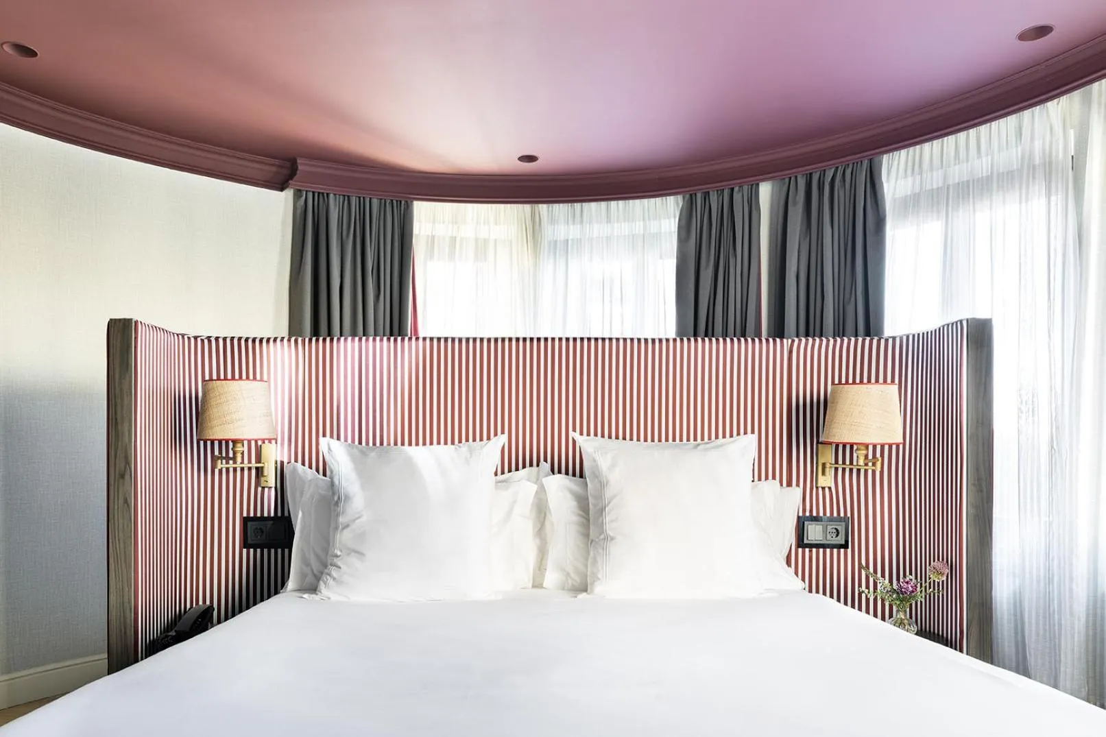 Bed in One Shot Luchana