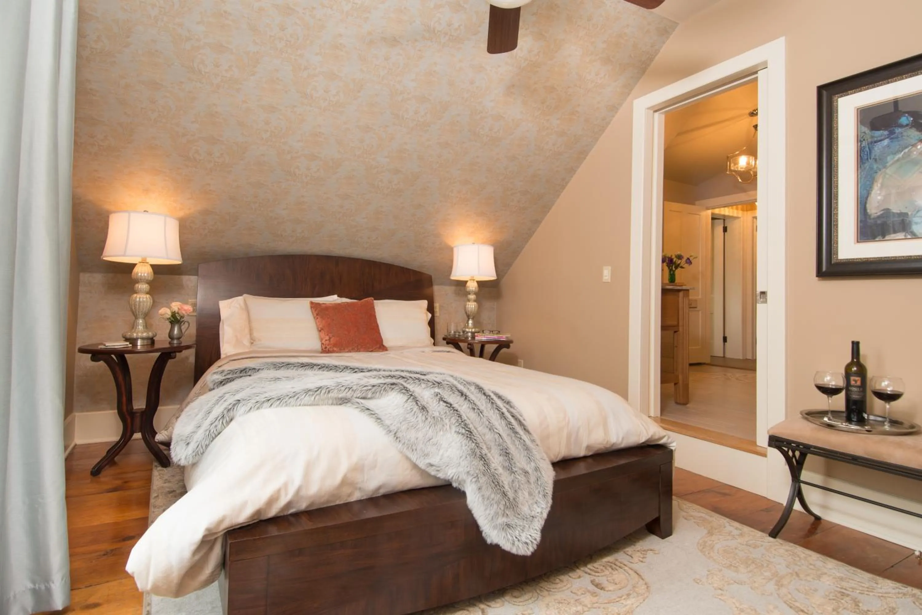 Photo of the whole room, Bed in Gothic Eves Inn and Spa Bed and Breakfast