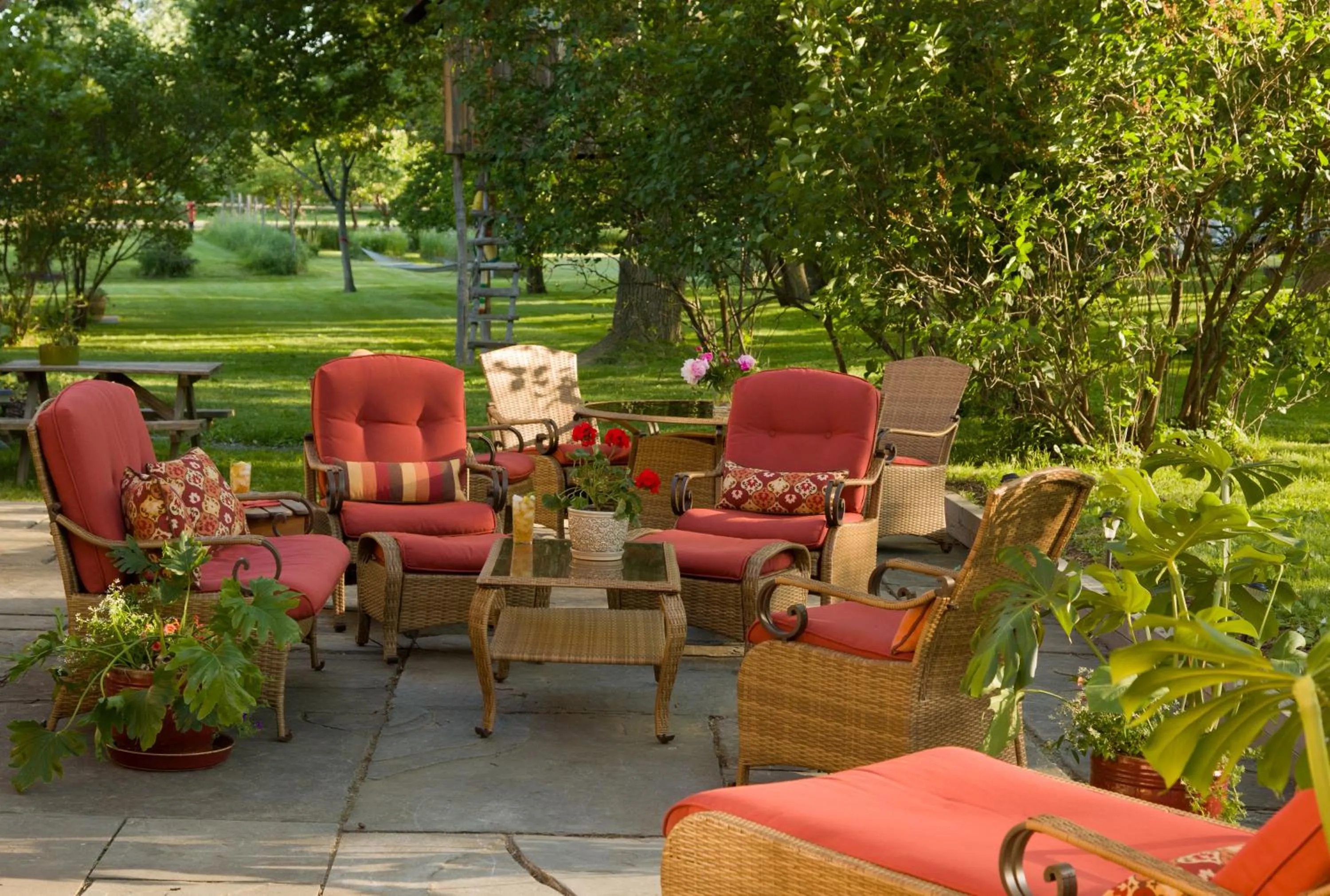 Patio in Gothic Eves Inn and Spa Bed and Breakfast