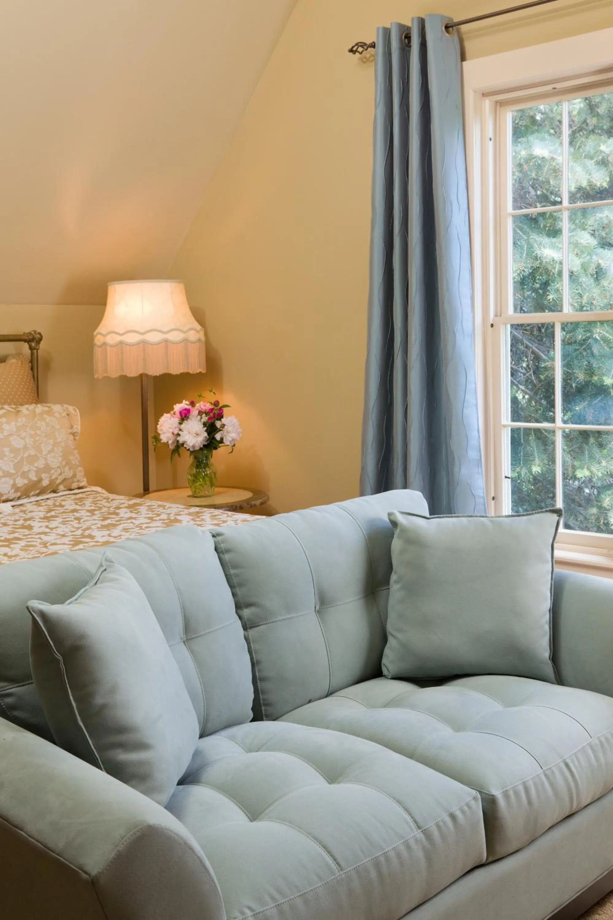 Seating area in Gothic Eves Inn and Spa Bed and Breakfast