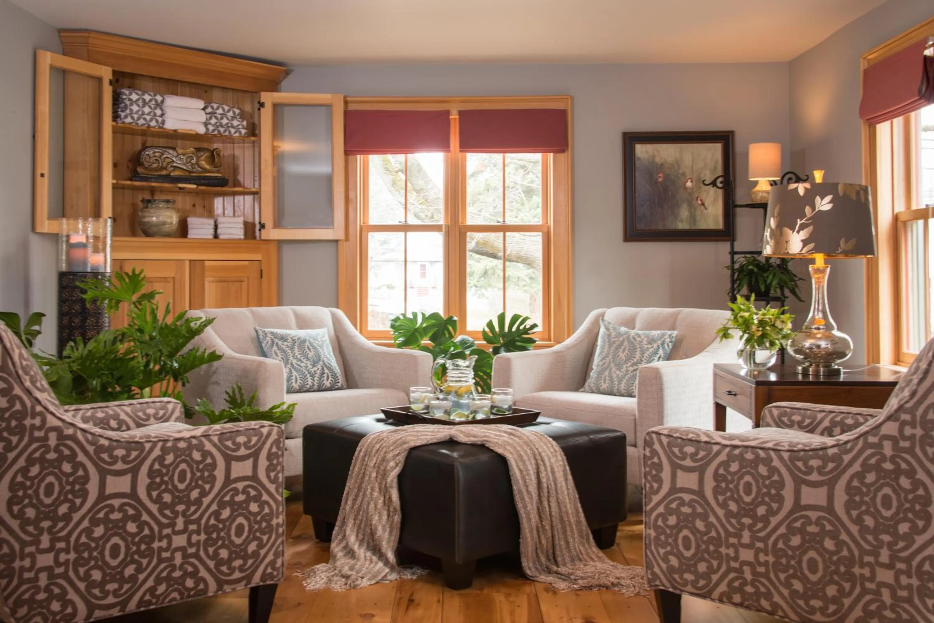 Communal lounge/ TV room in Gothic Eves Inn and Spa Bed and Breakfast