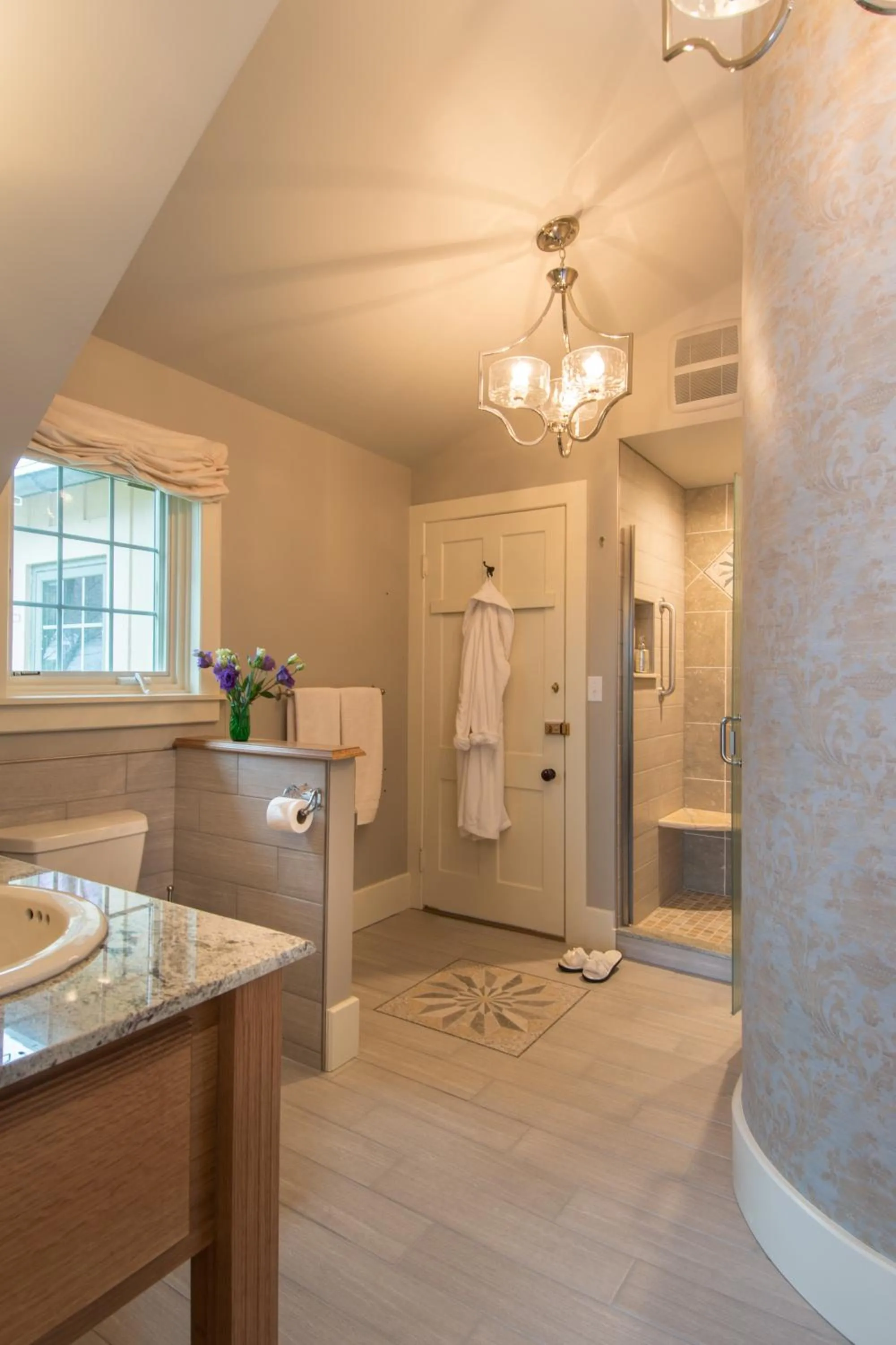Bathroom in Gothic Eves Inn and Spa Bed and Breakfast