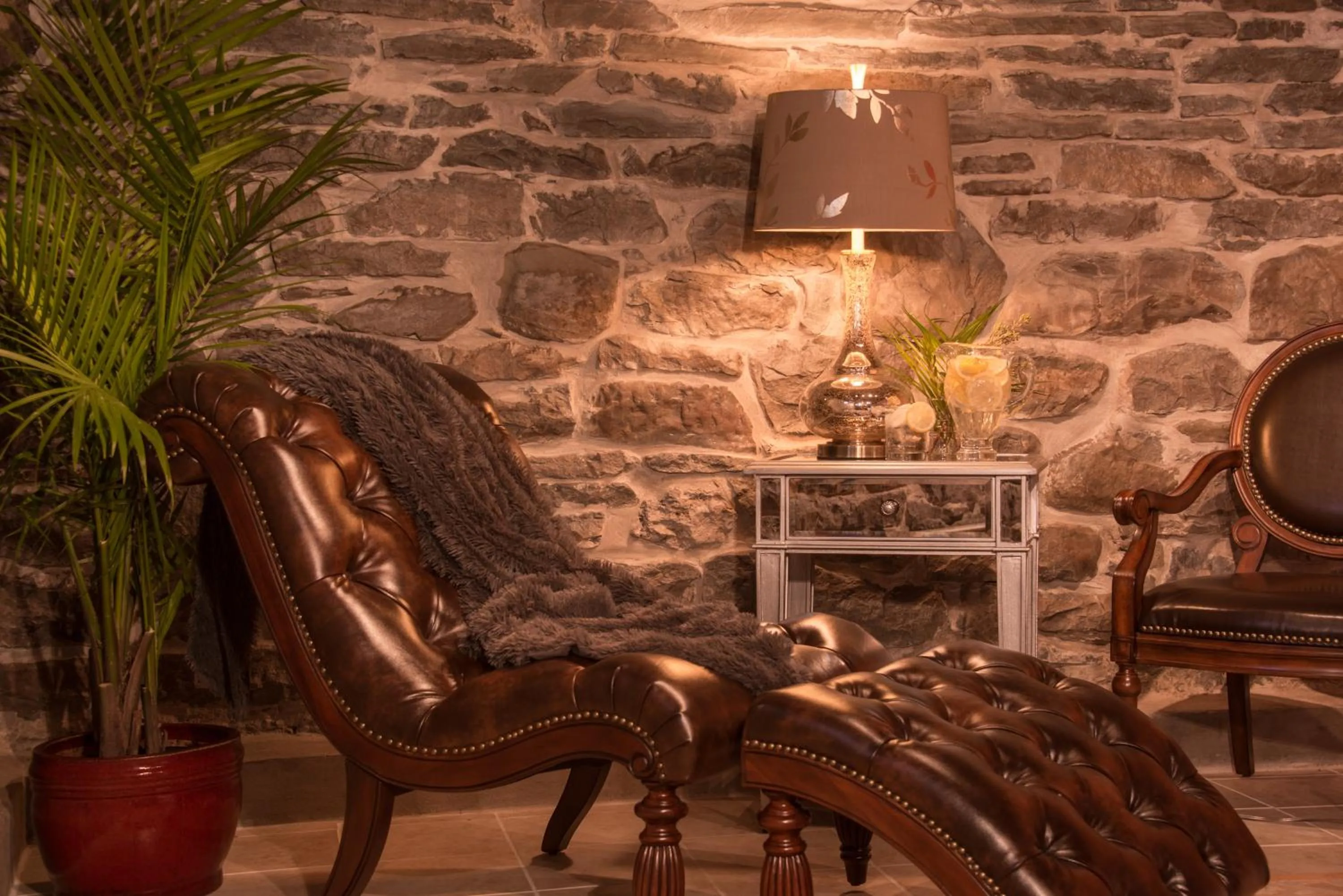 Massage in Gothic Eves Inn and Spa Bed and Breakfast