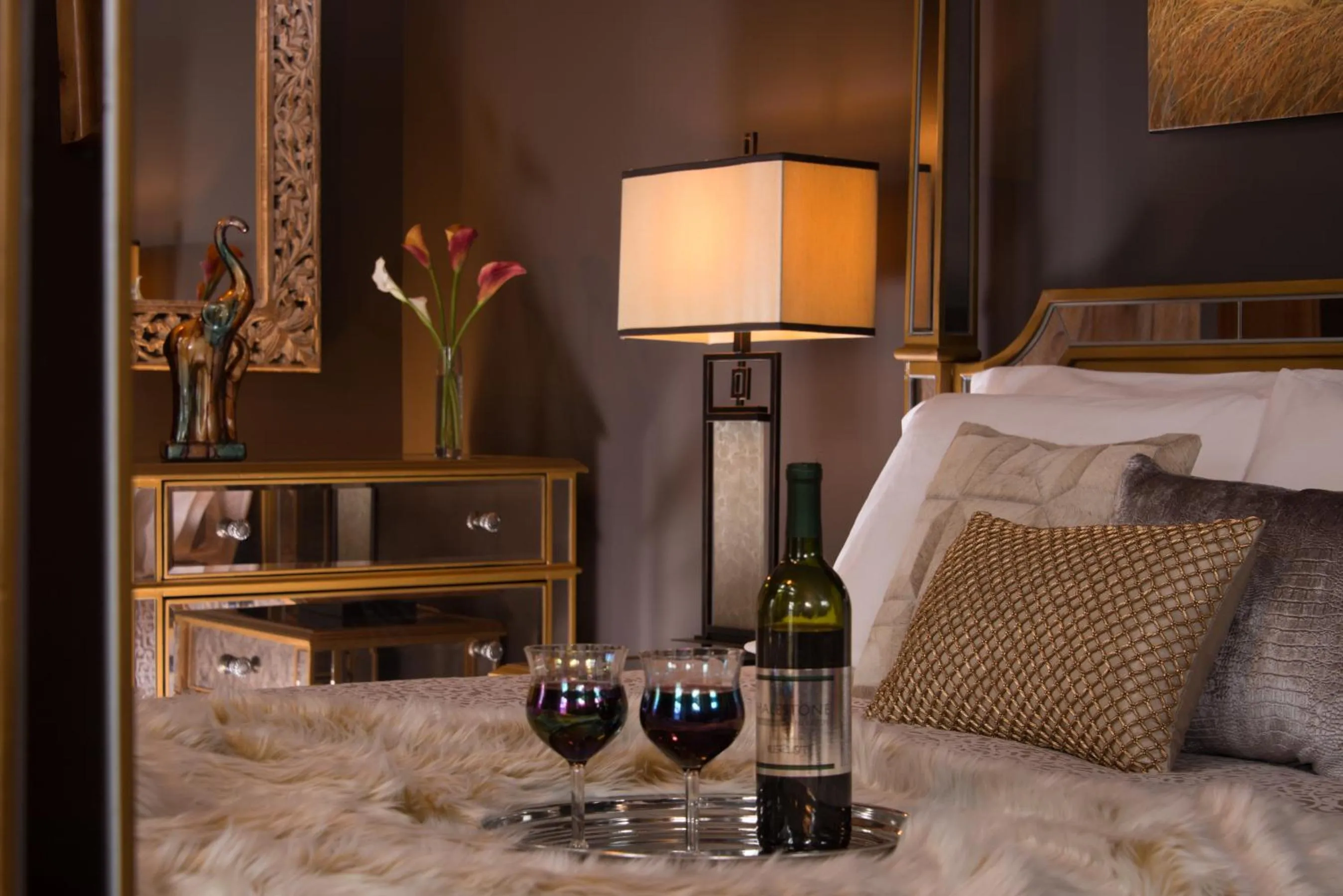 Decorative detail, Bed in Gothic Eves Inn and Spa Bed and Breakfast