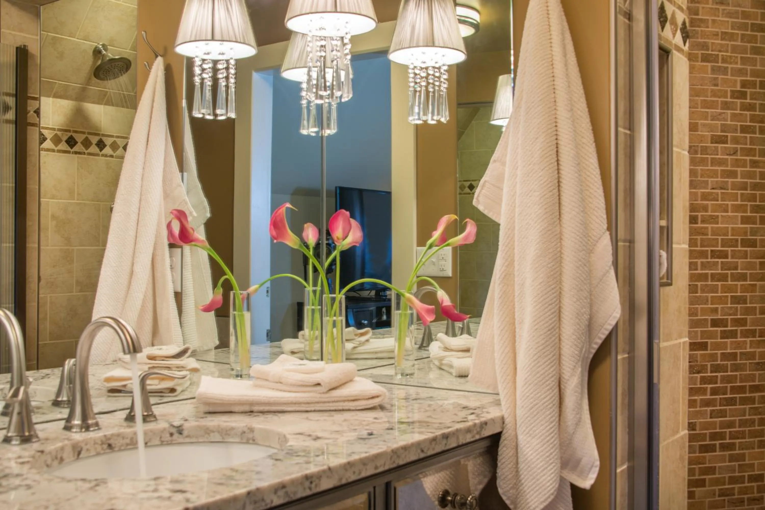 Bathroom in Gothic Eves Inn and Spa Bed and Breakfast