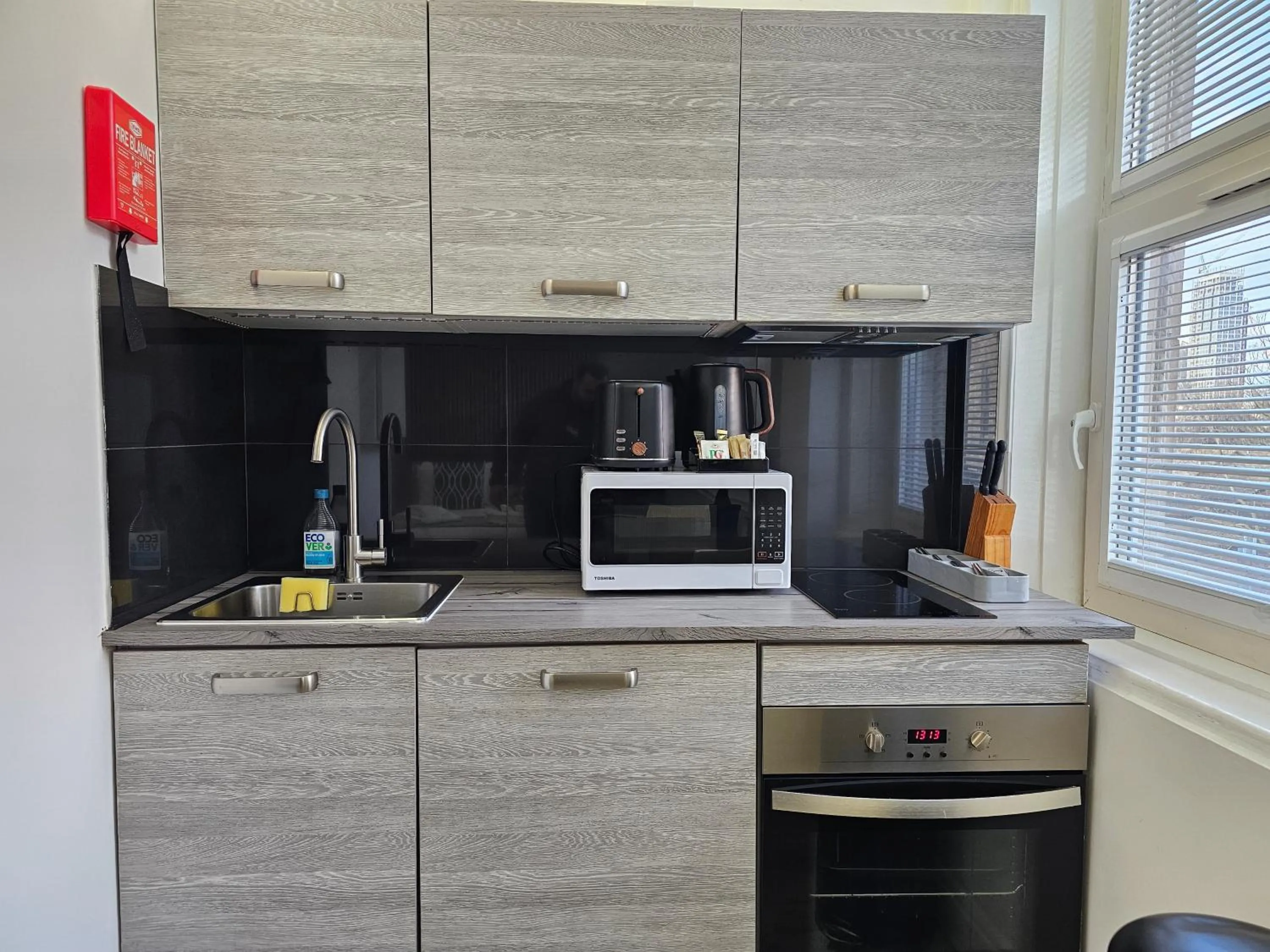 Kitchen or kitchenette in London Stay Apartments