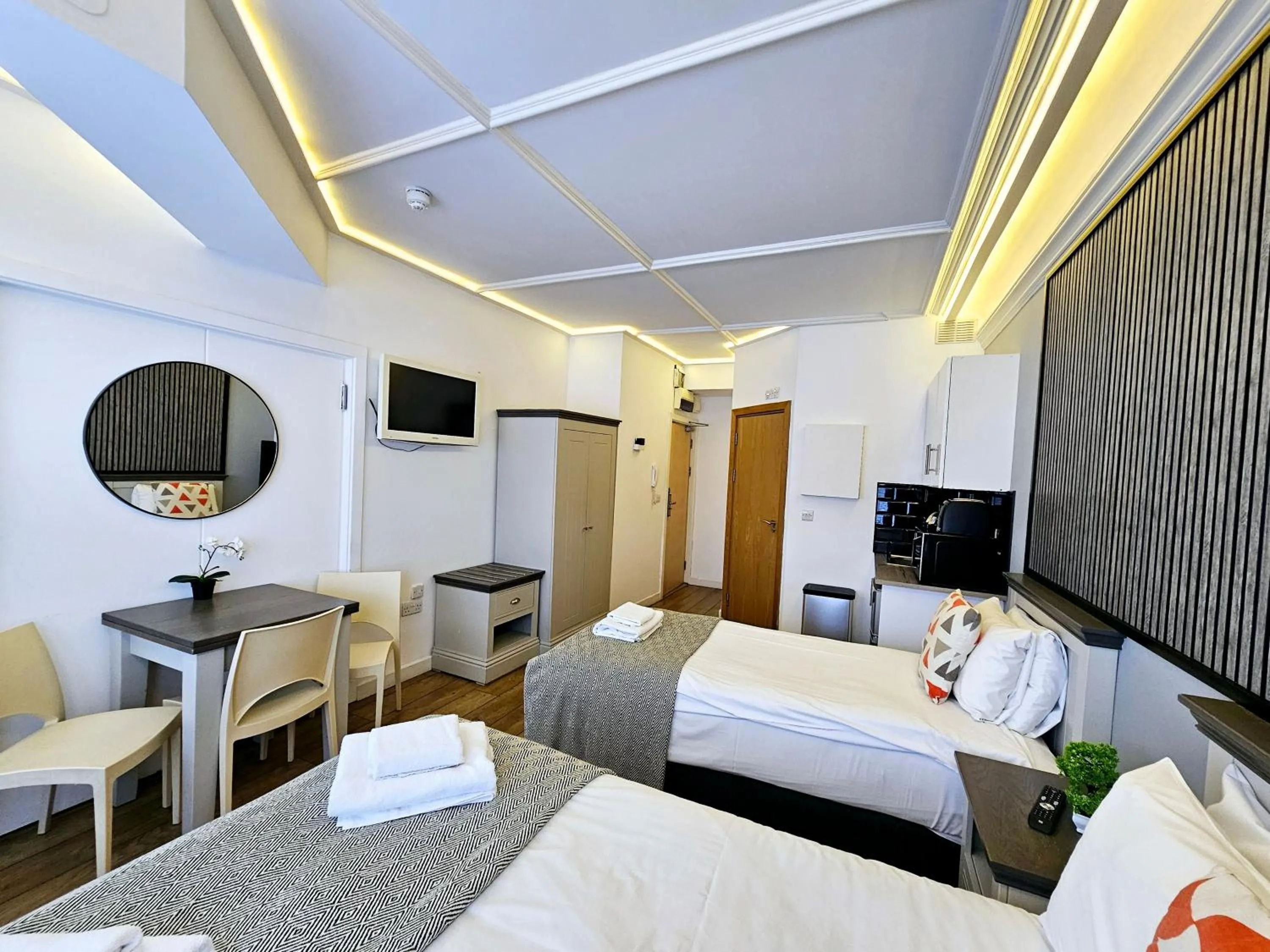 View (from property/room), Bed in London Stay Apartments