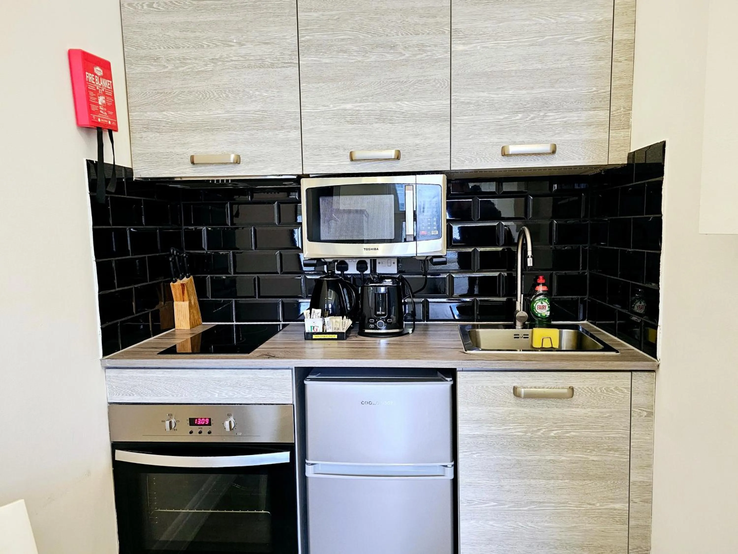 Kitchen or kitchenette in London Stay Apartments