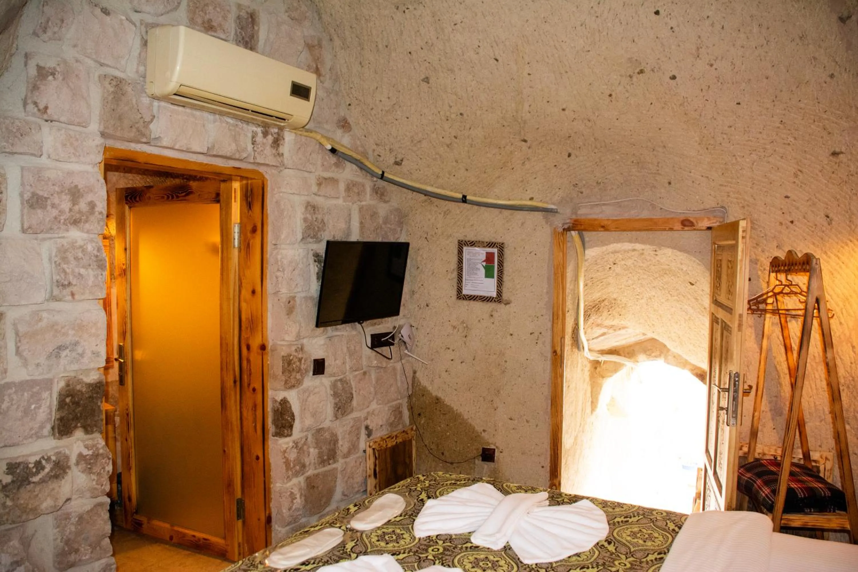 Bed in Cappadocia Ennar Cave Swimming Pool Hot & SPA