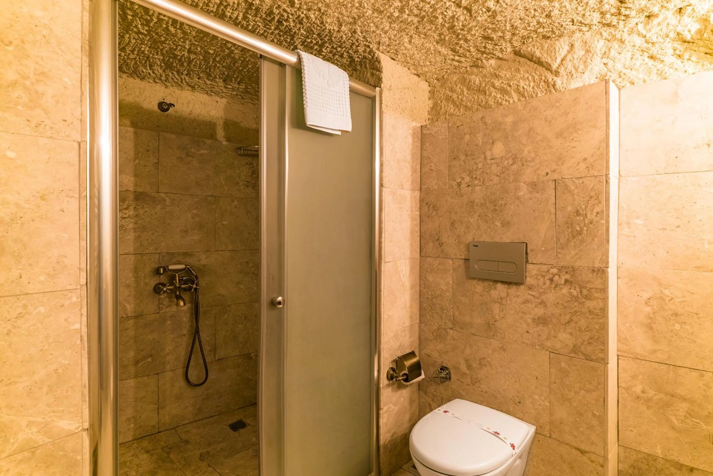 Shower in Cappadocia Ennar Cave Swimming Pool Hot & SPA