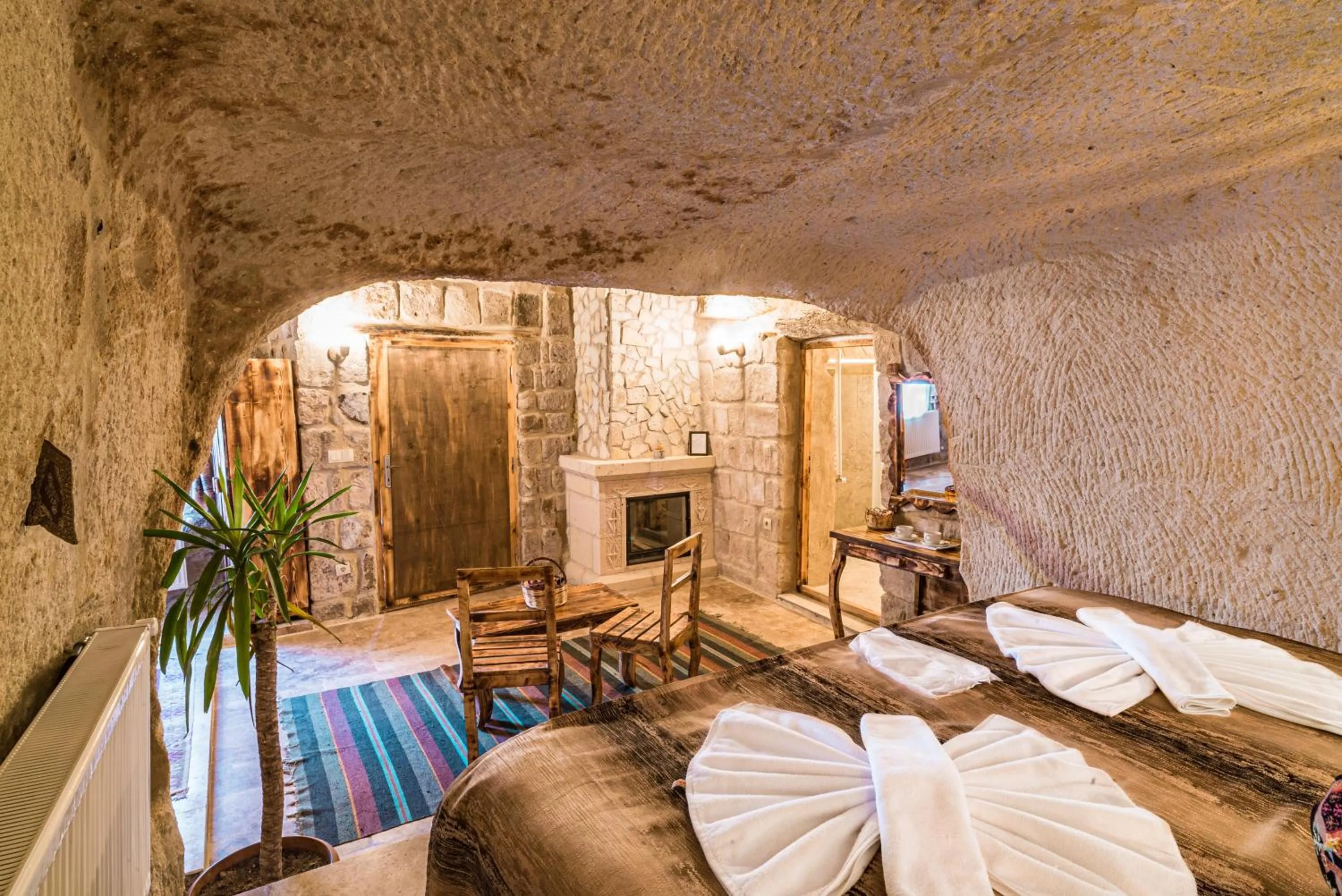 Massage, Bed in Cappadocia Ennar Cave Swimming Pool Hot & SPA