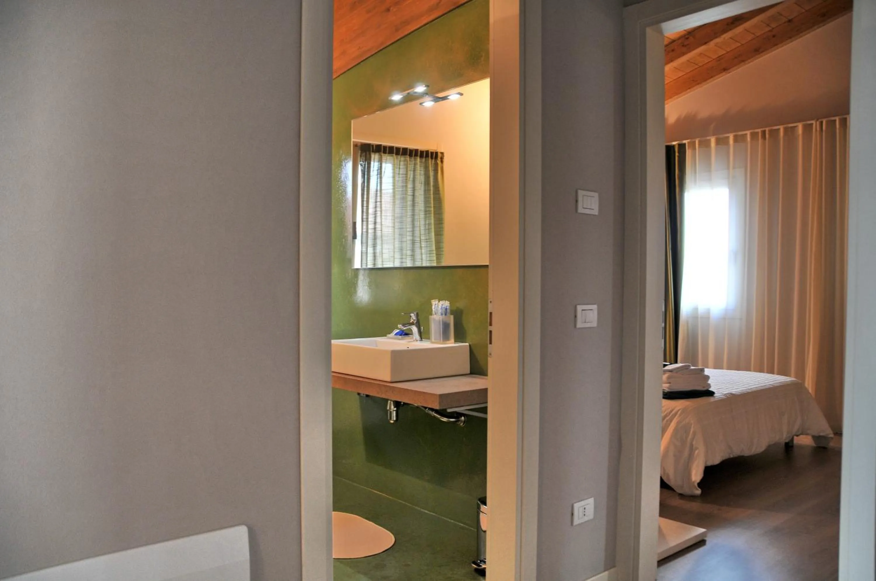 Shower, Bed in Bed & Breakfast Vieulif