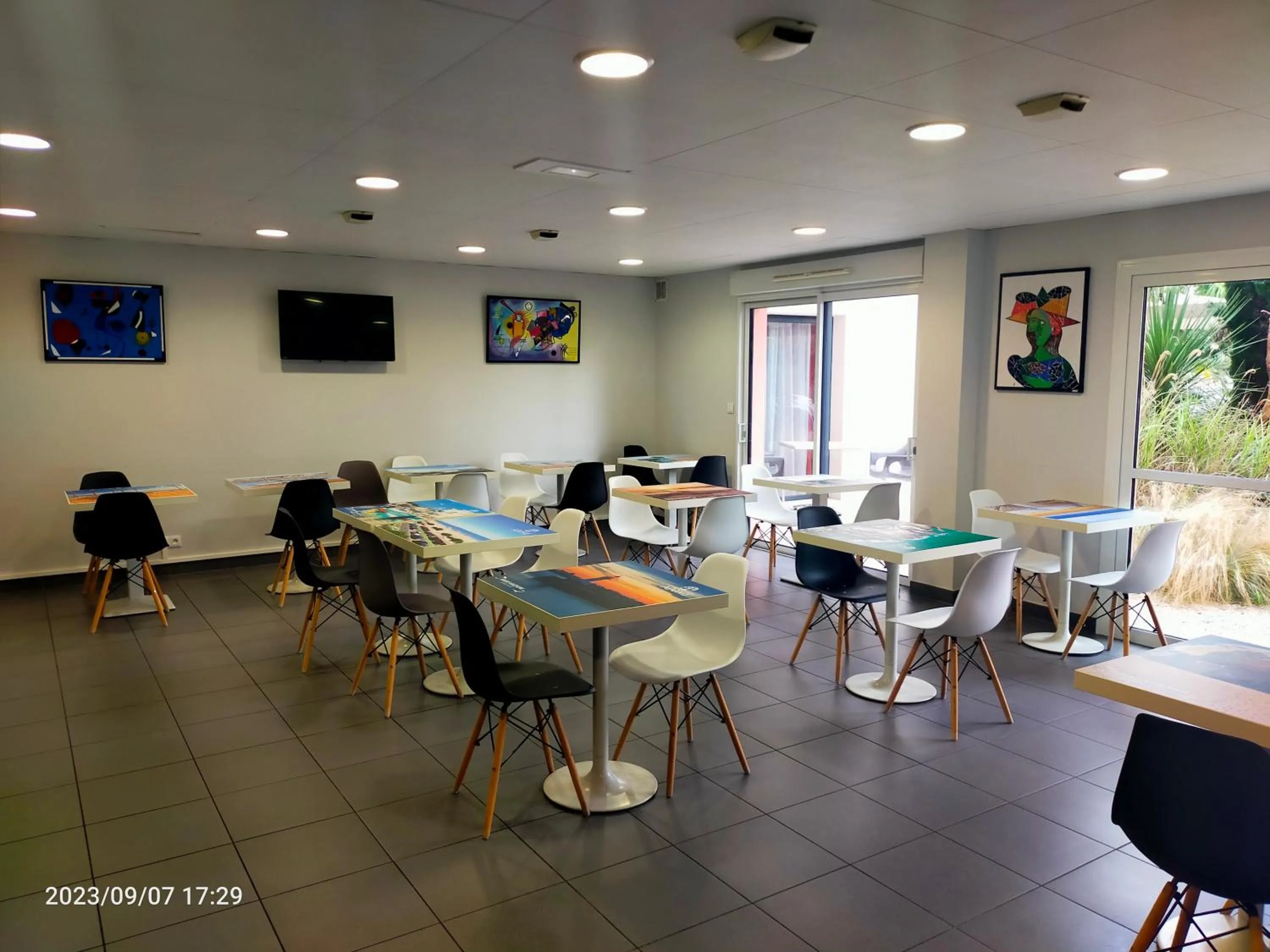 Buffet breakfast in Adonis La Baule