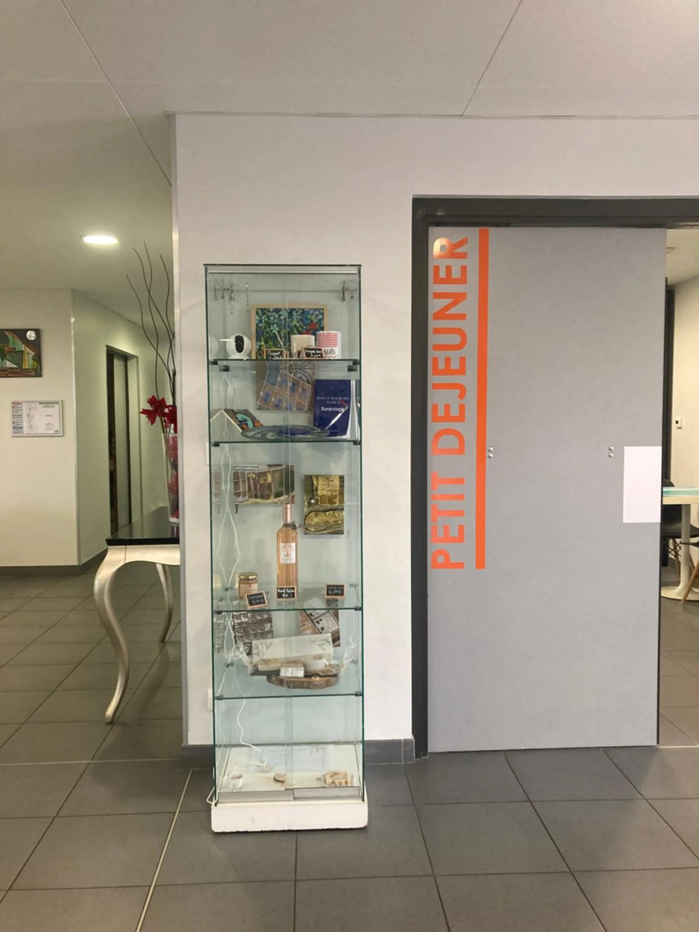 Supermarket/grocery shop in Adonis La Baule