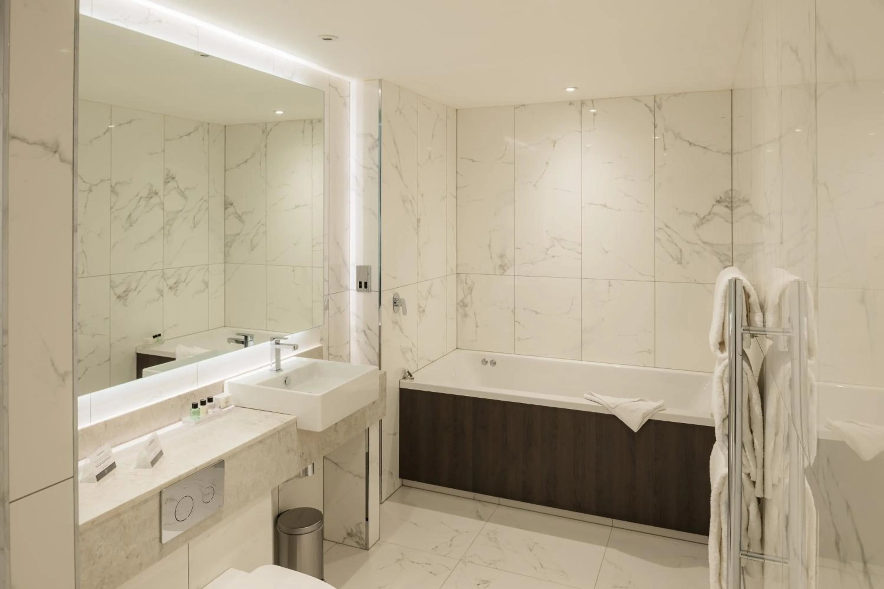 Bathroom in Dalmeny Park House Hotel