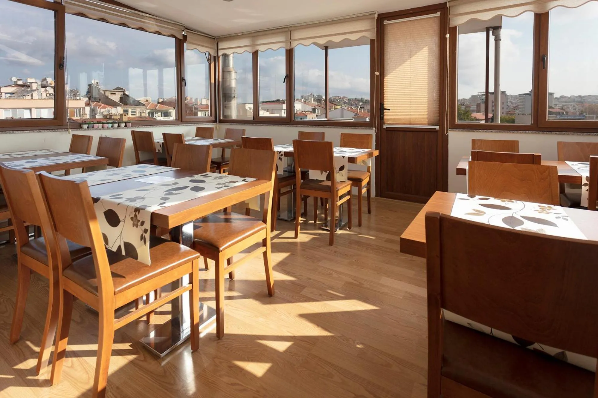 Dining area in Hotel Pelit