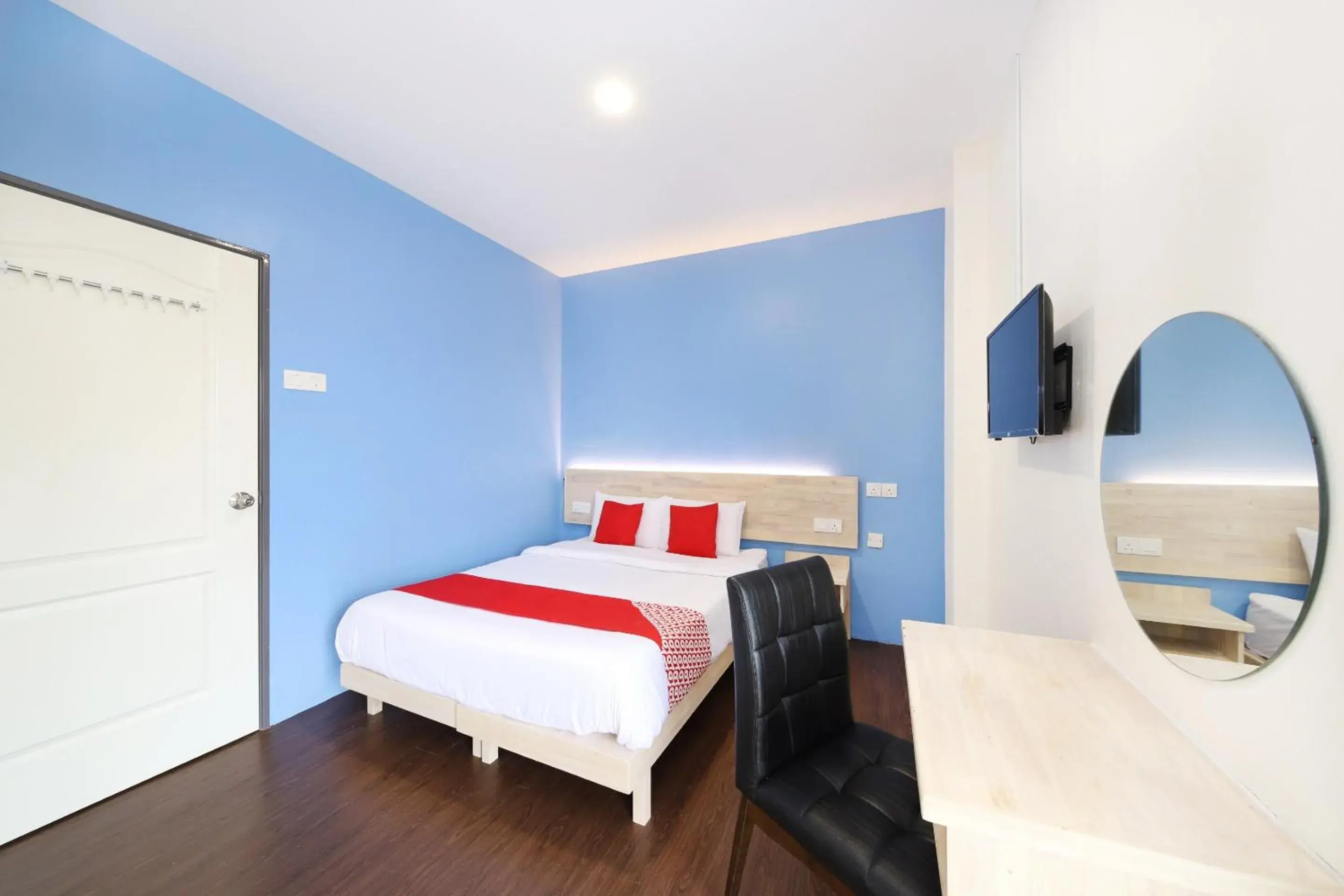 Deluxe Queen Room in OYO 778 Bmw 2 Hotel Deluxe Queen Room in OYO 778 Bmw 2 Hotel