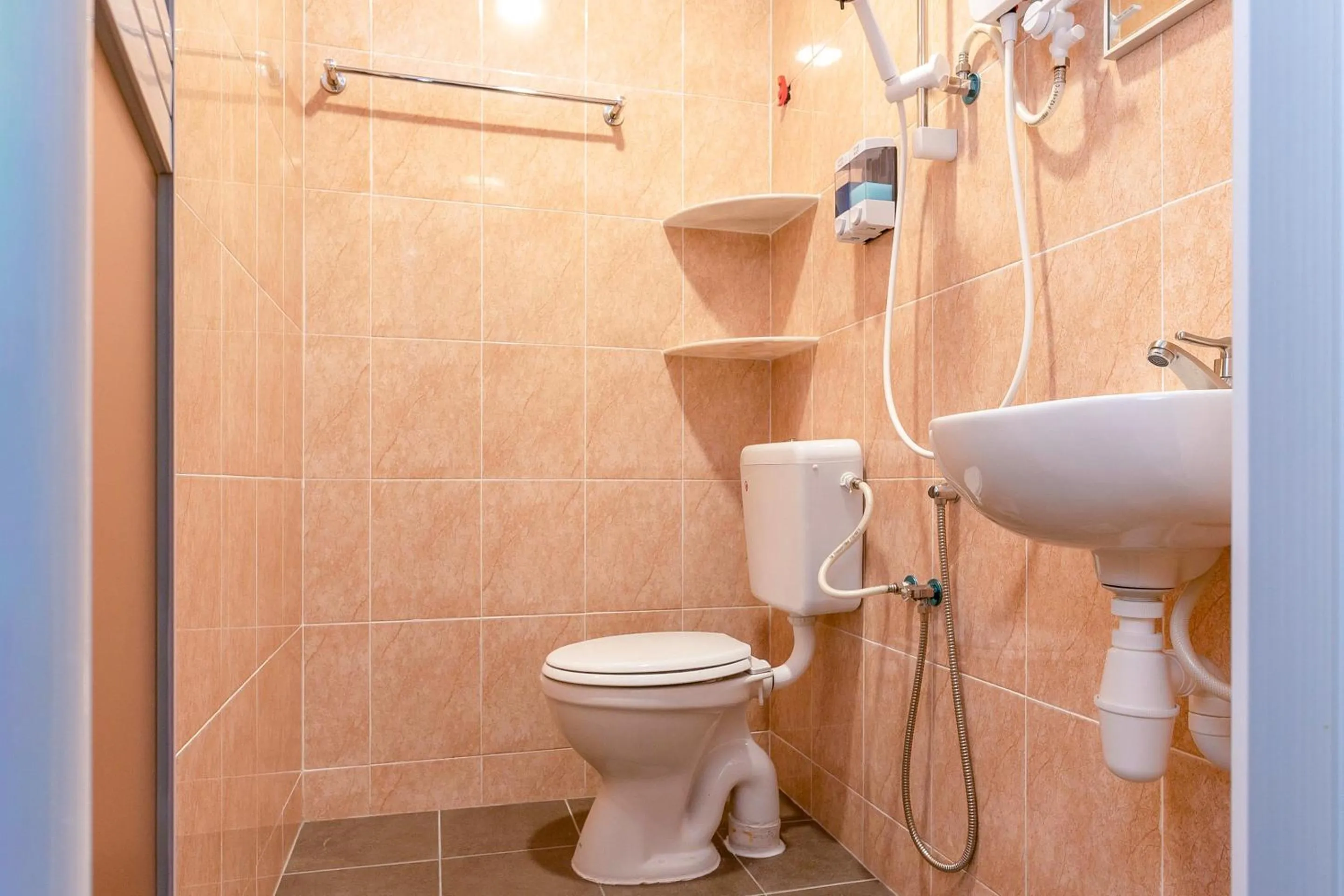 Bathroom in OYO 778 Bmw 2 Hotel