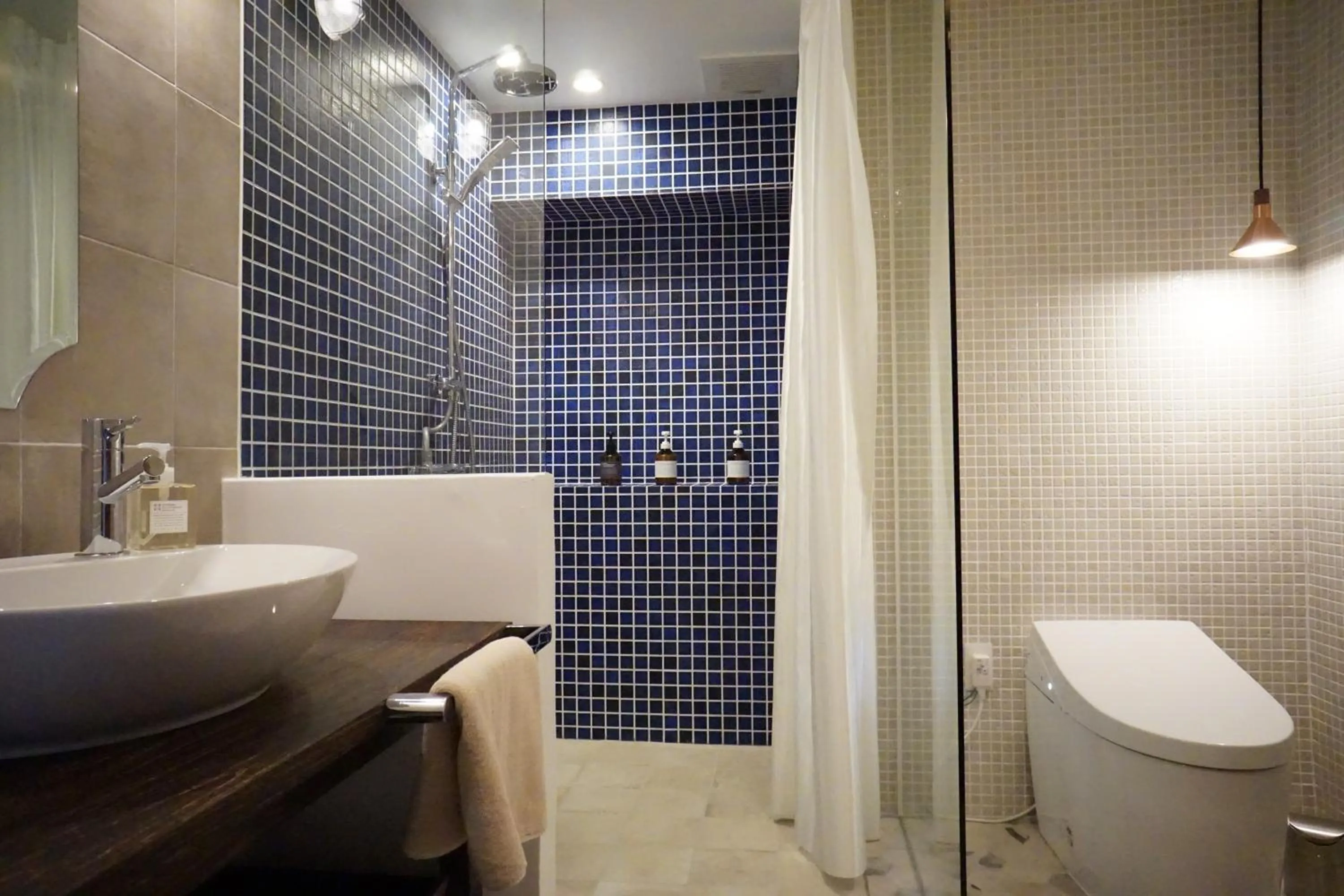 Shower in Blue Steak Wonder Nagahama