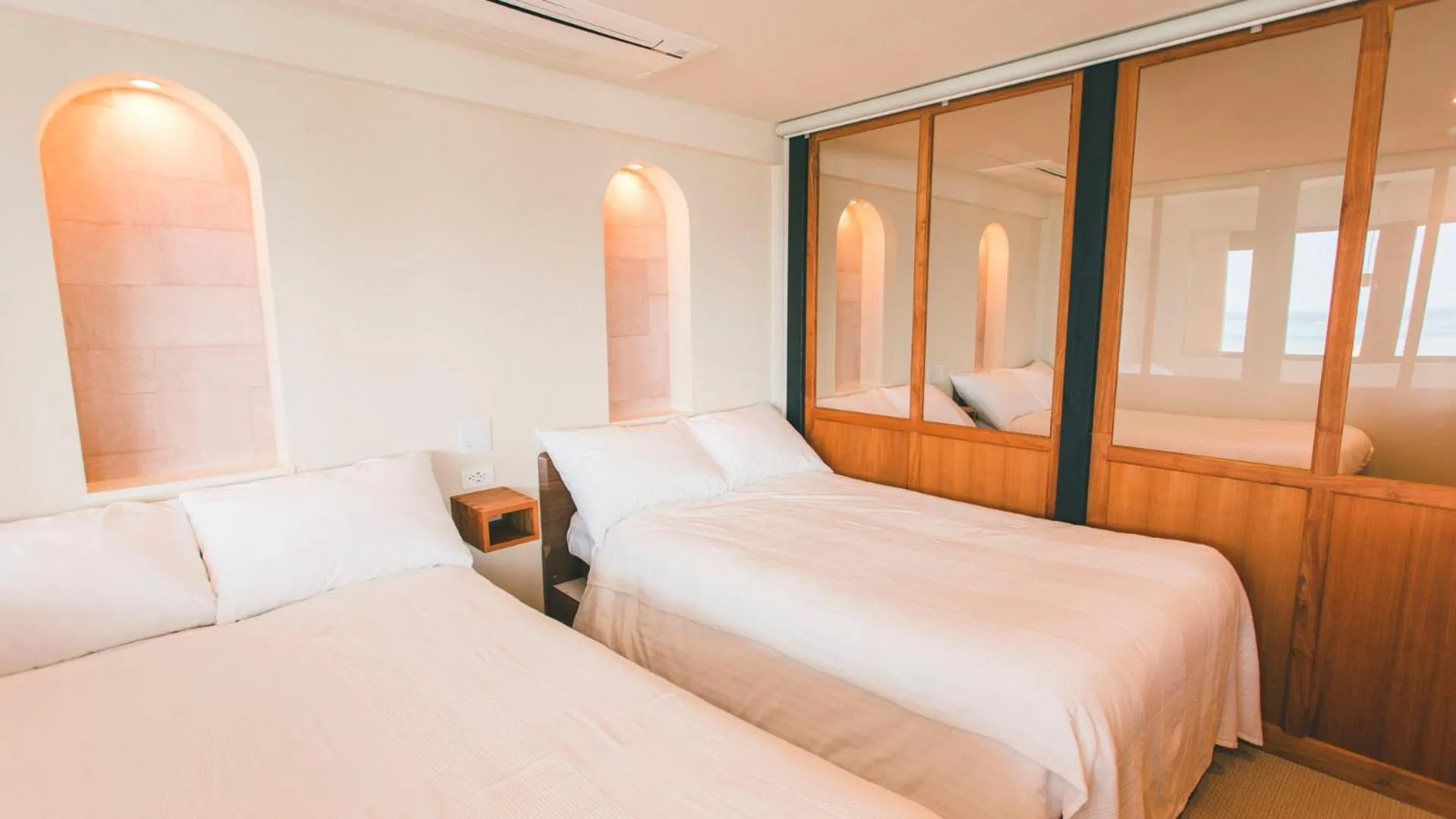 Bed in Blue Steak Wonder Nagahama