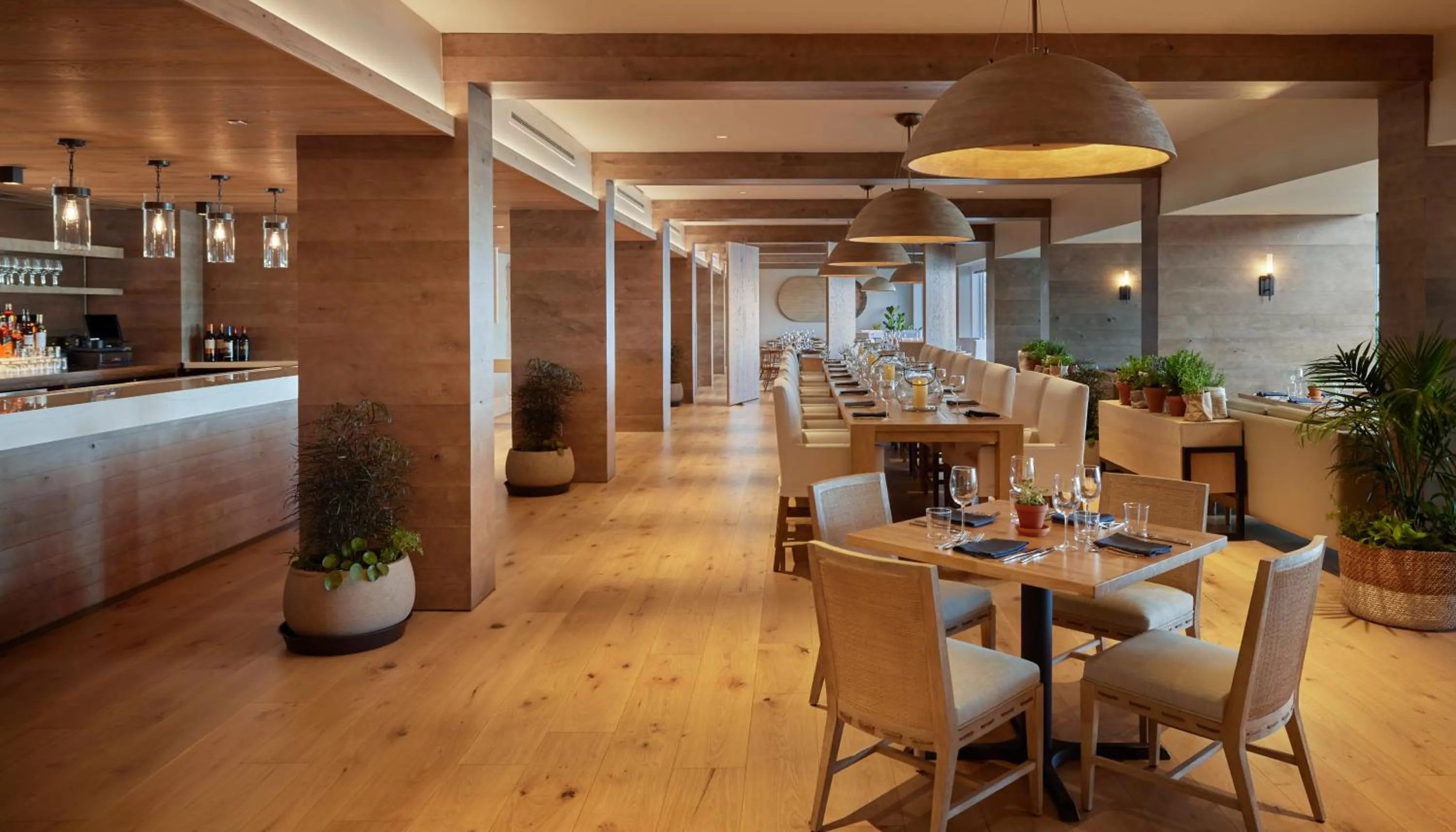 Restaurant/places to eat in Newport Harbor Island Resort