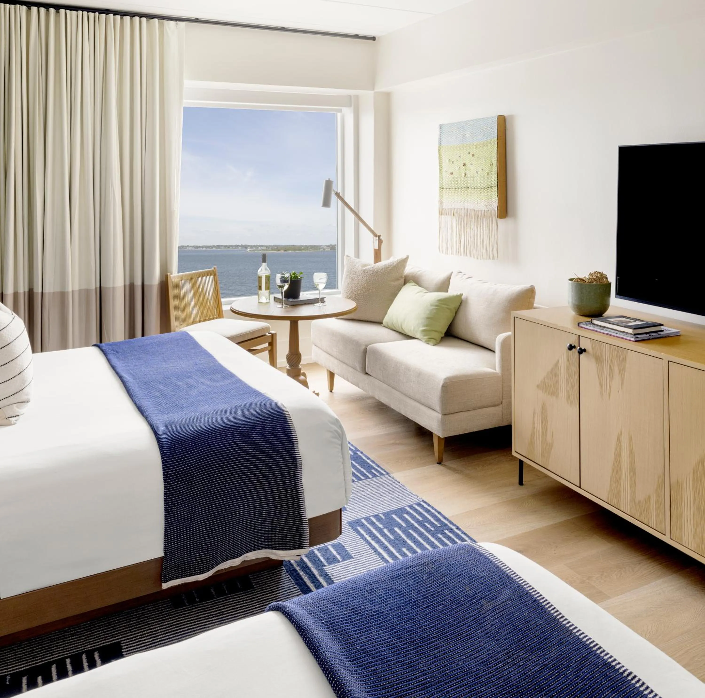 Bed in Newport Harbor Island Resort