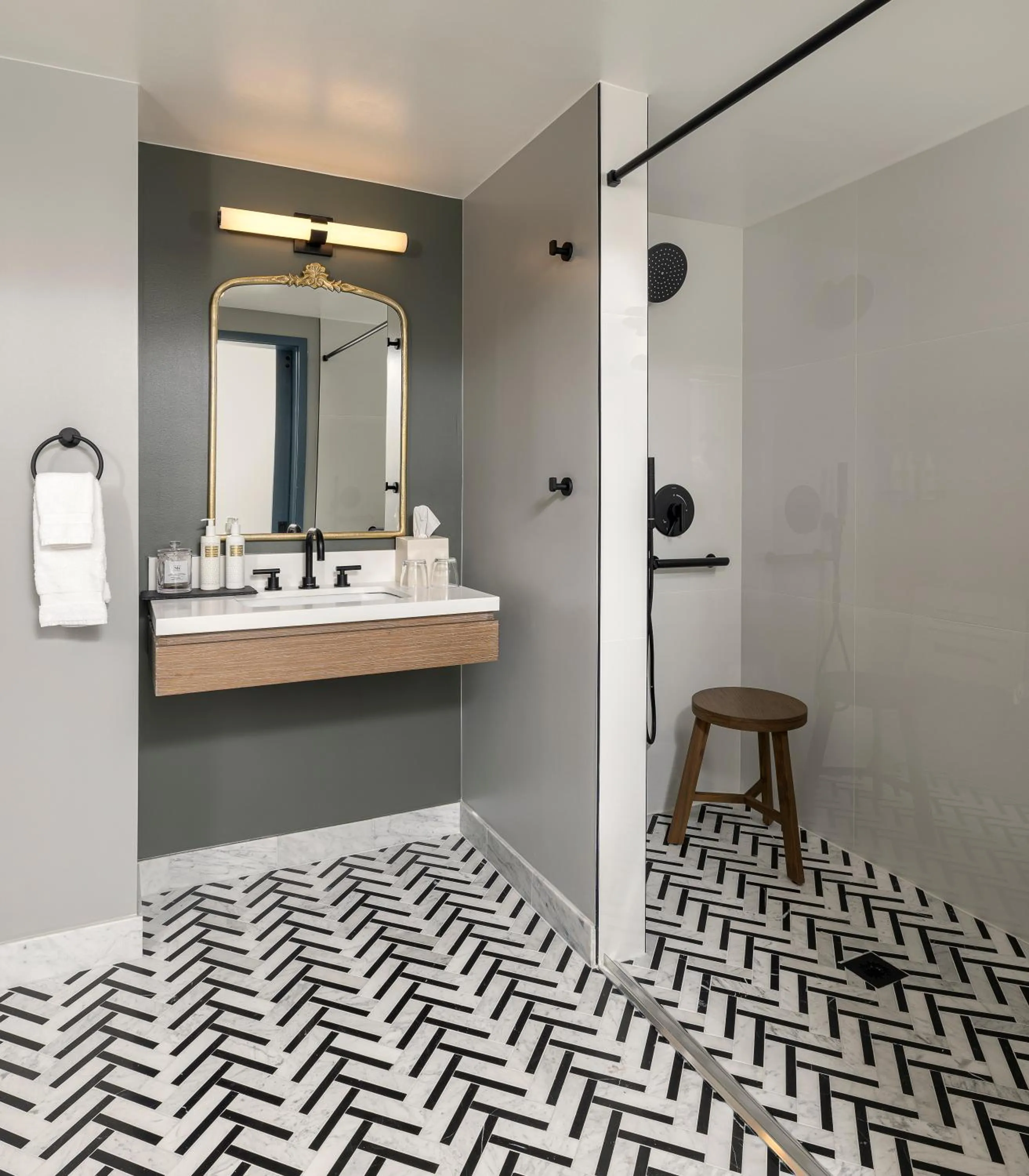 Shower in Newport Harbor Island Resort