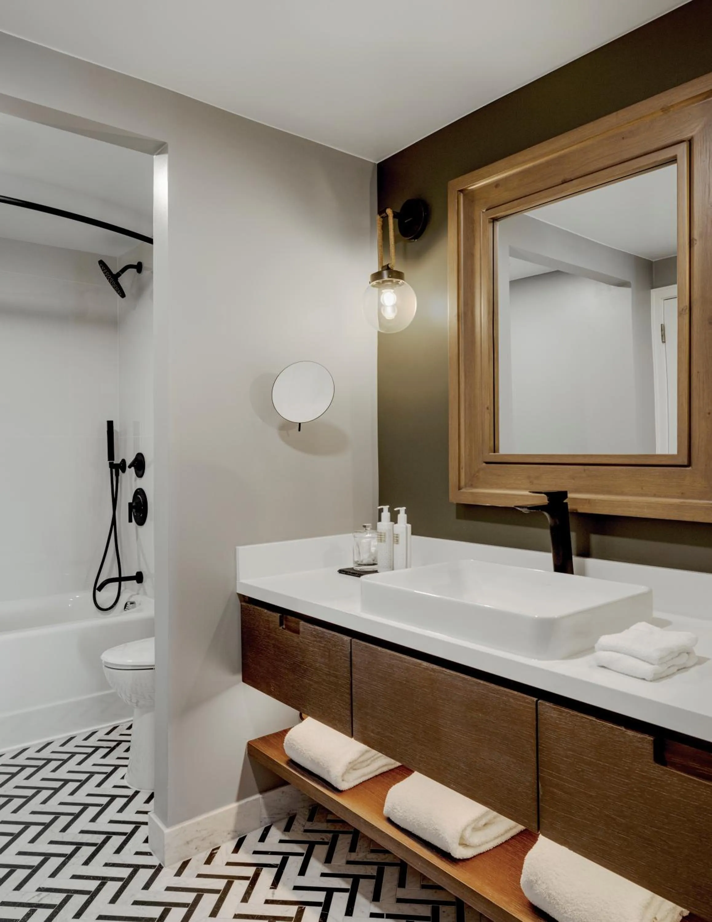 Shower in Newport Harbor Island Resort