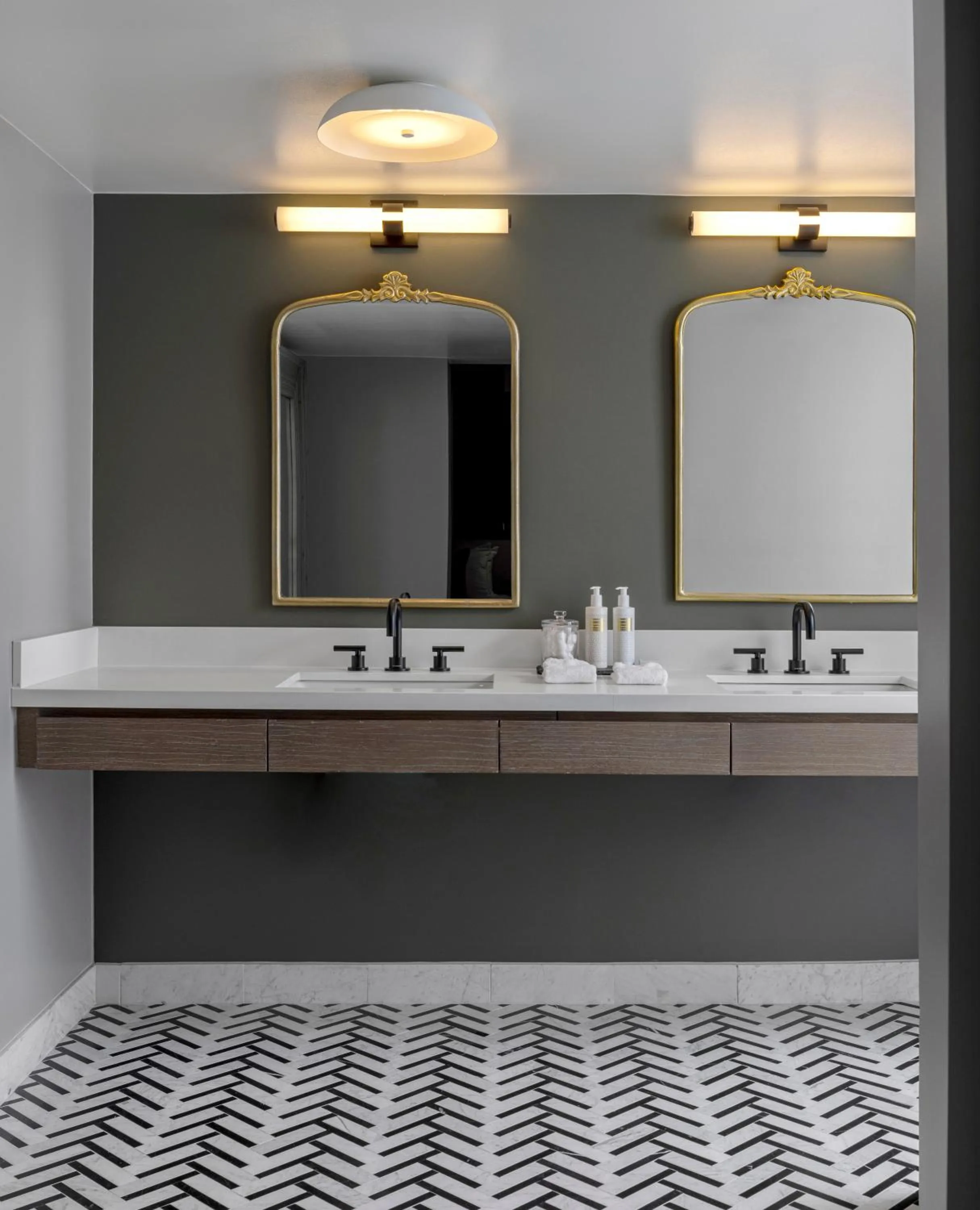 Bathroom in Newport Harbor Island Resort