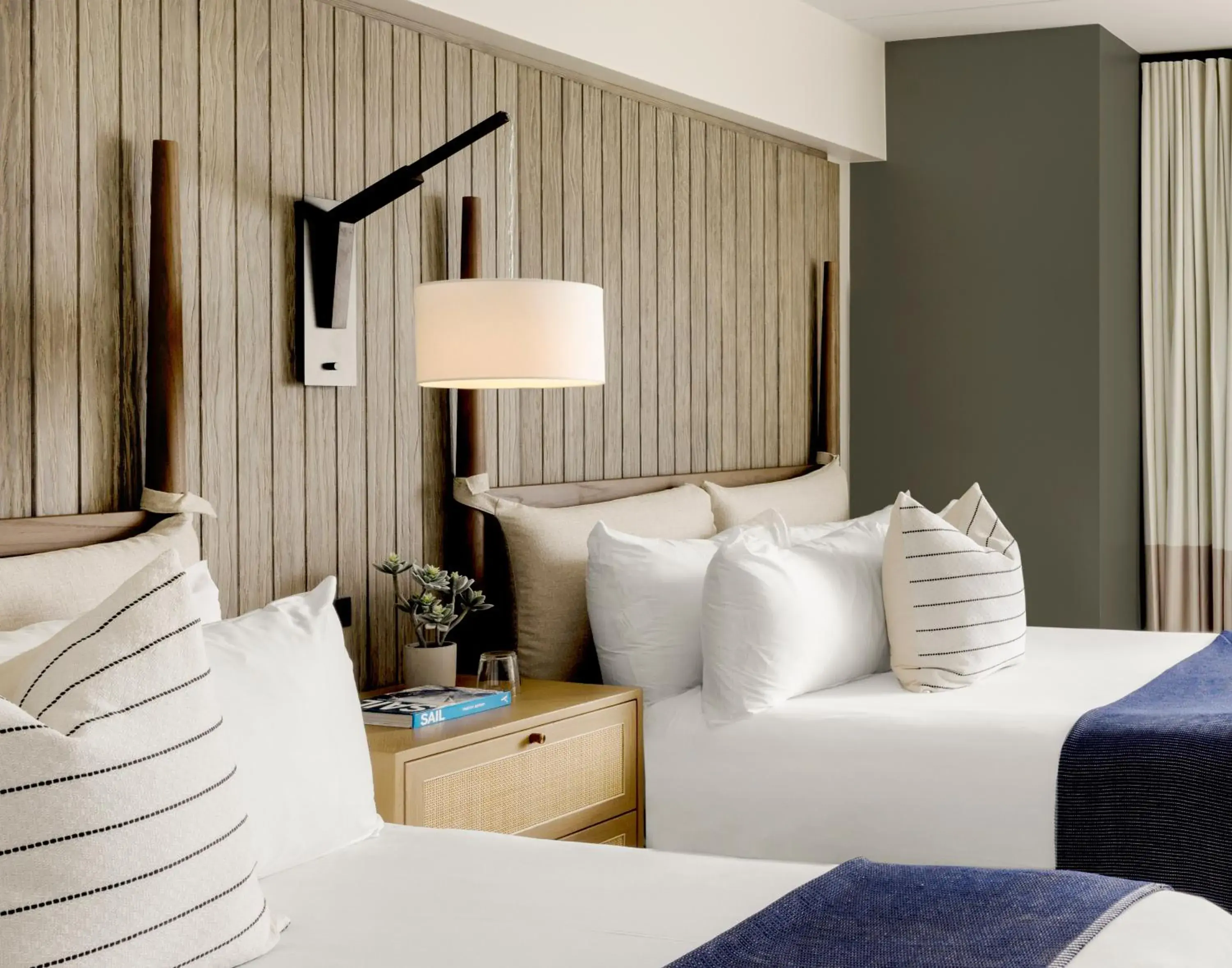 Deluxe Queen Room in Newport Harbor Island Resort Deluxe Queen Room in Newport Harbor Island Resort