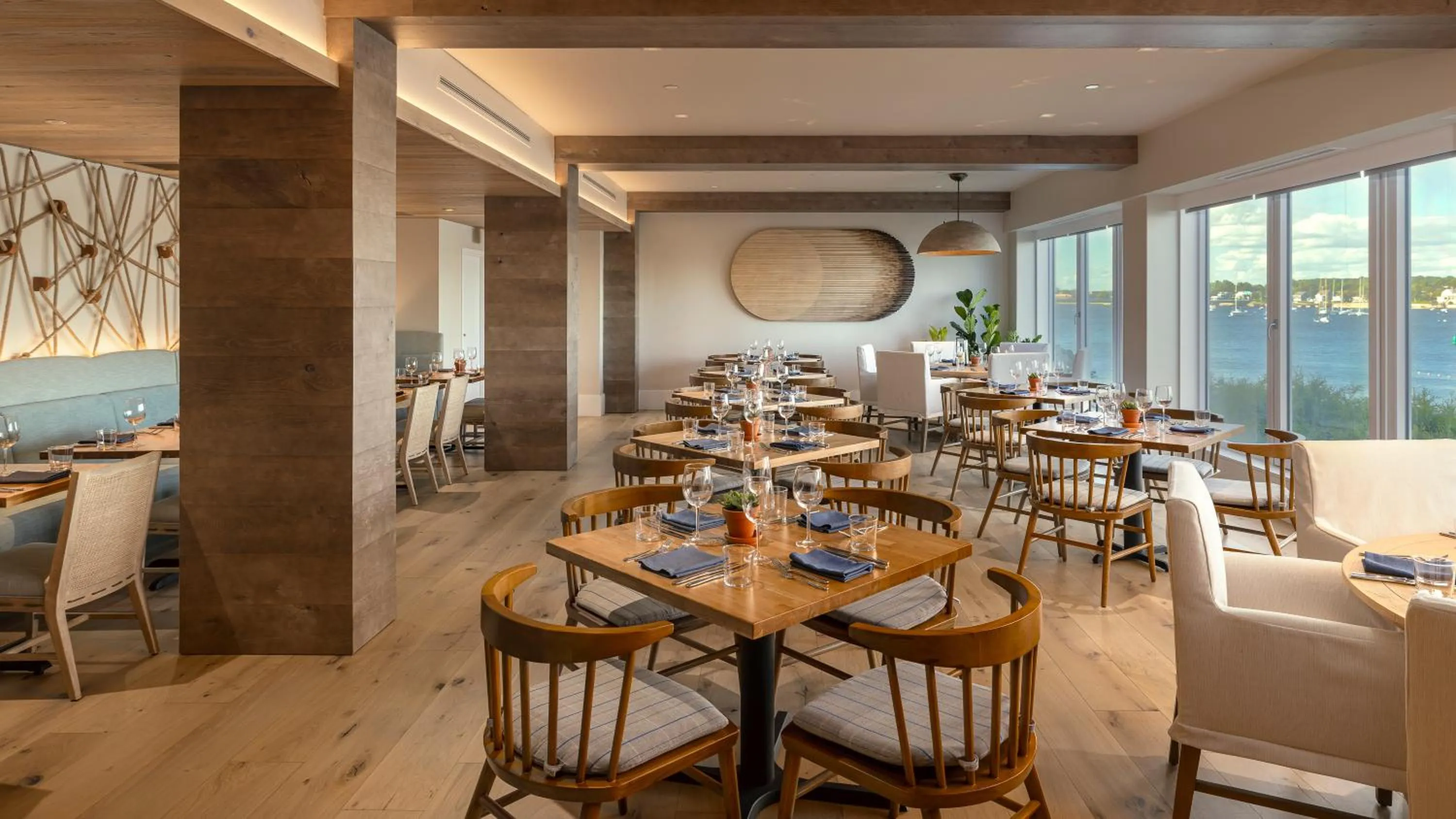 Restaurant/places to eat in Newport Harbor Island Resort