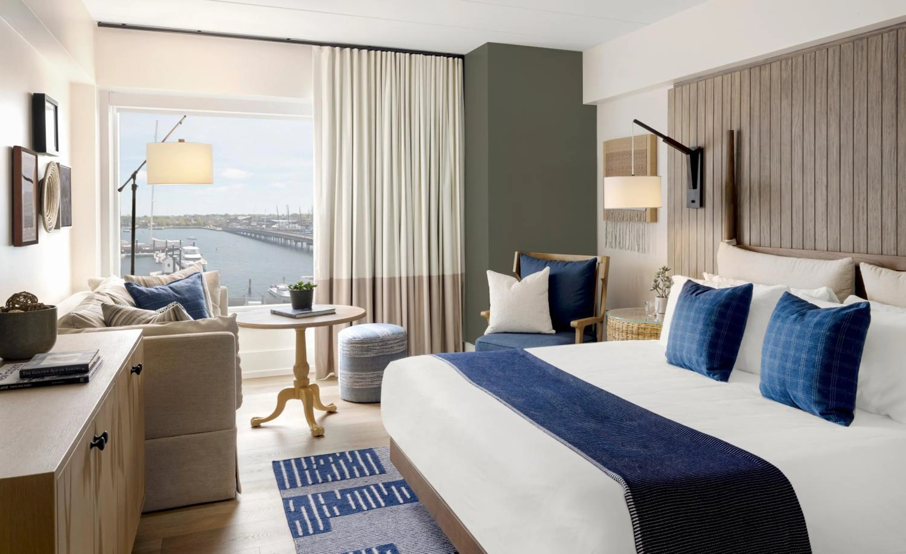 Photo of the whole room, Bed in Newport Harbor Island Resort