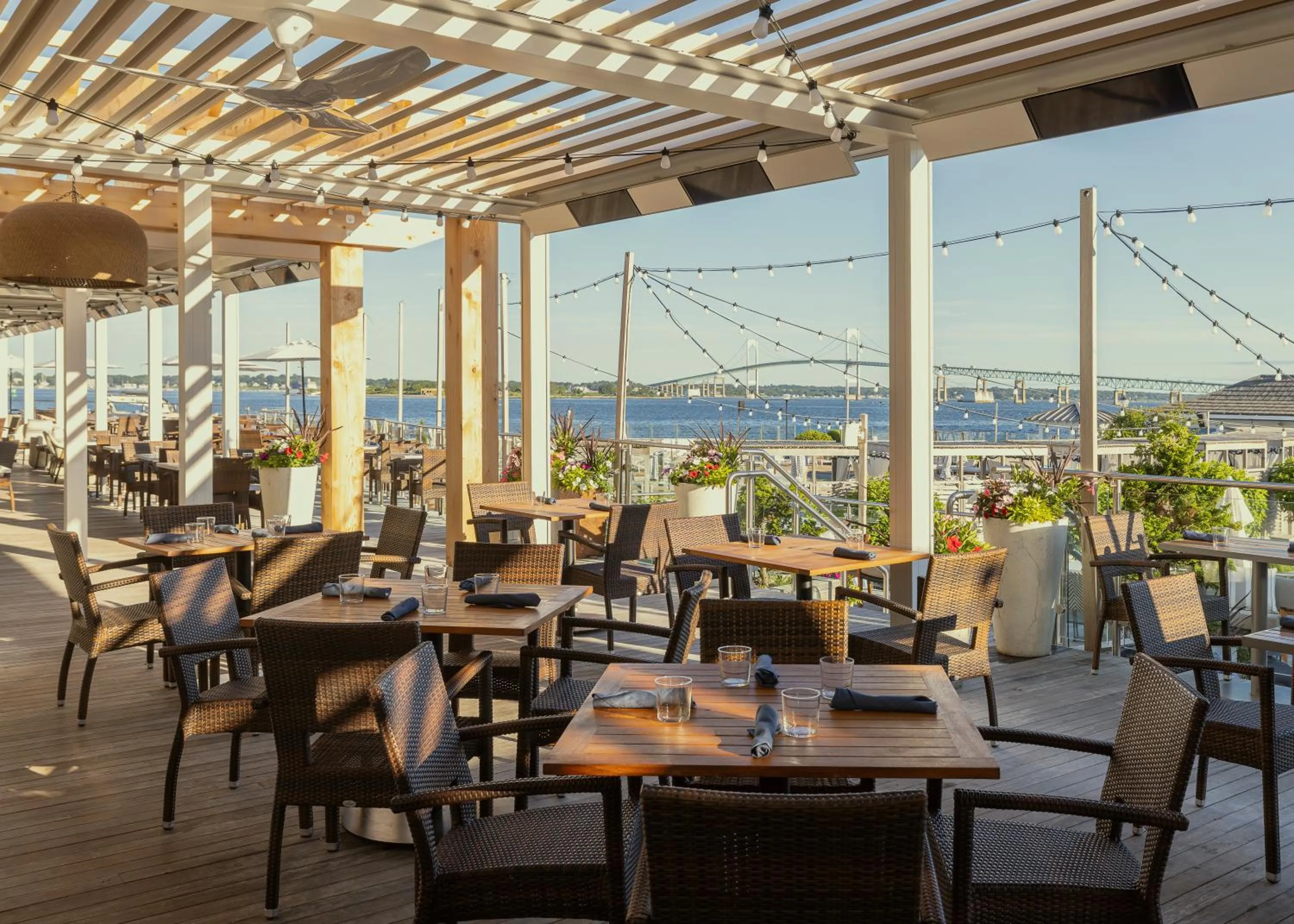 Restaurant/places to eat in Newport Harbor Island Resort