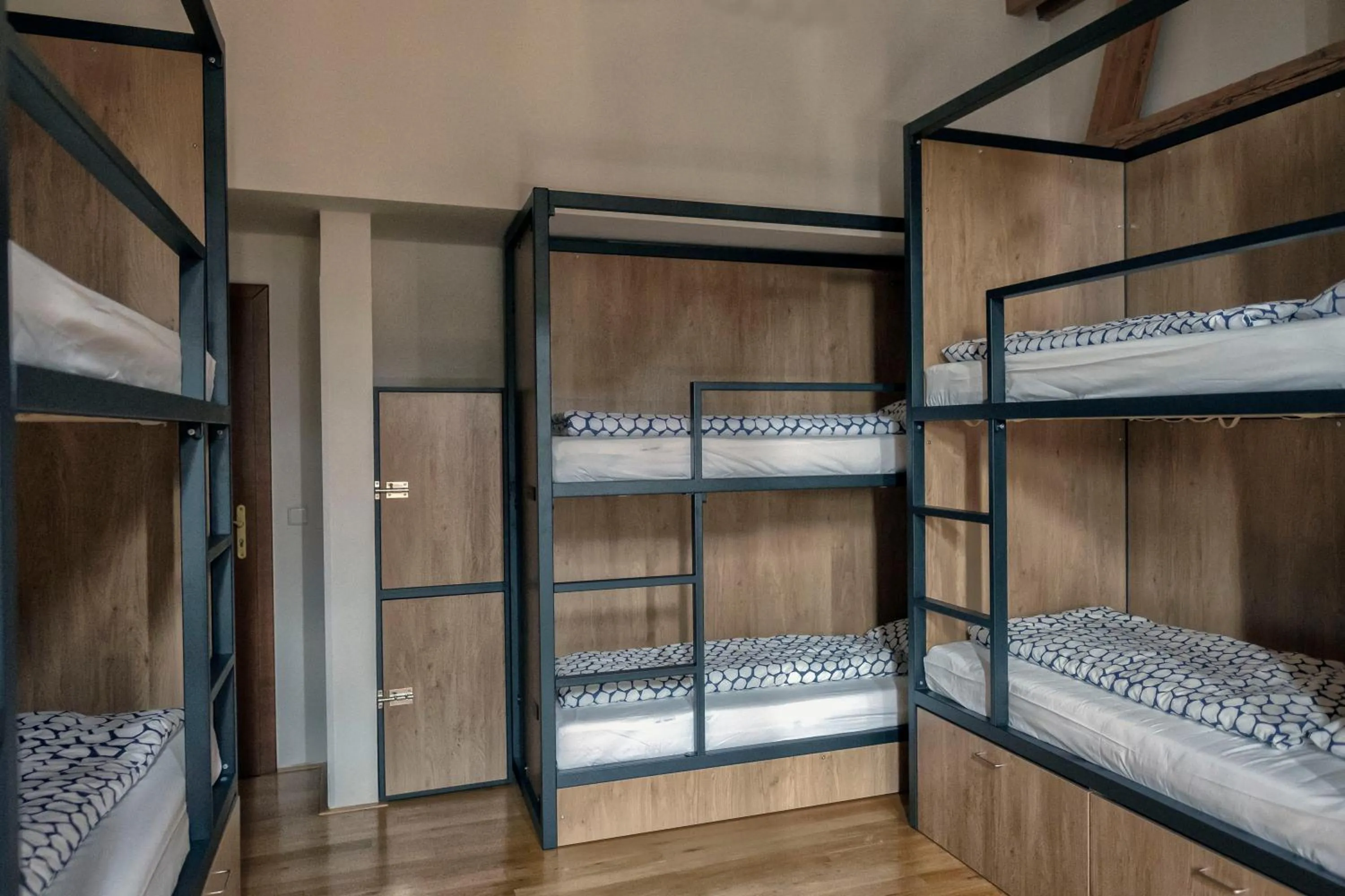 bunk bed, Bed in Onefam Míru