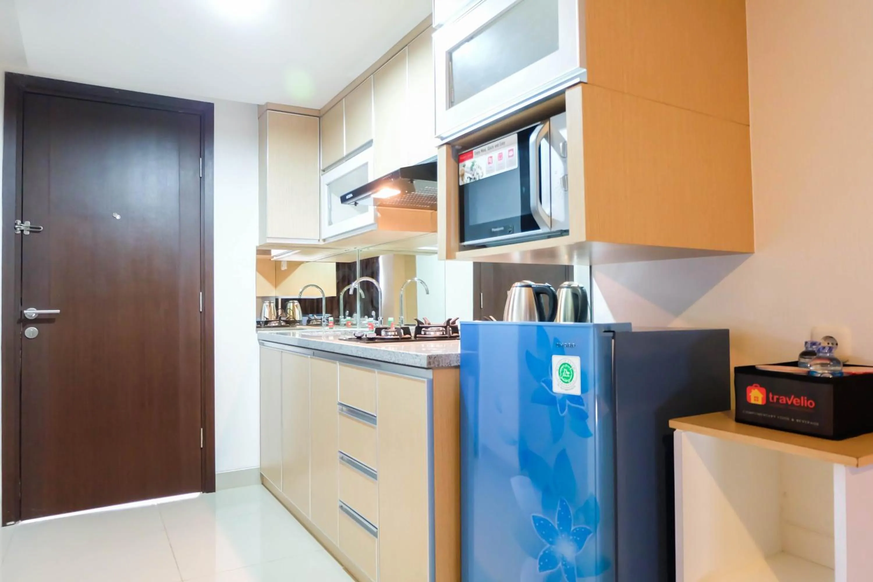 Kitchen or kitchenette in Modern and Brand New Studio Apartment H Residence By Travelio