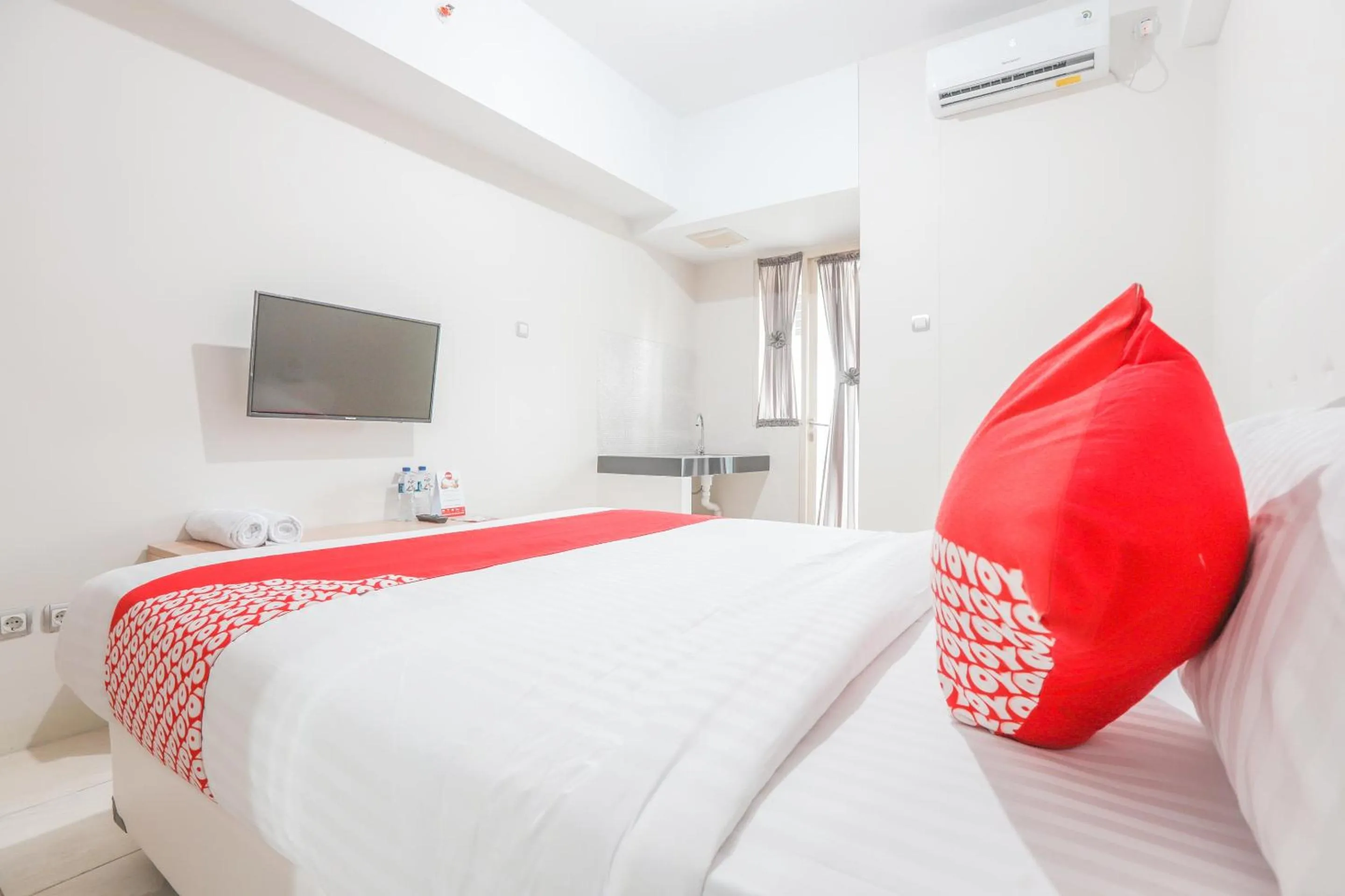 Bedroom in Hotel O Green Lake View Ciputat