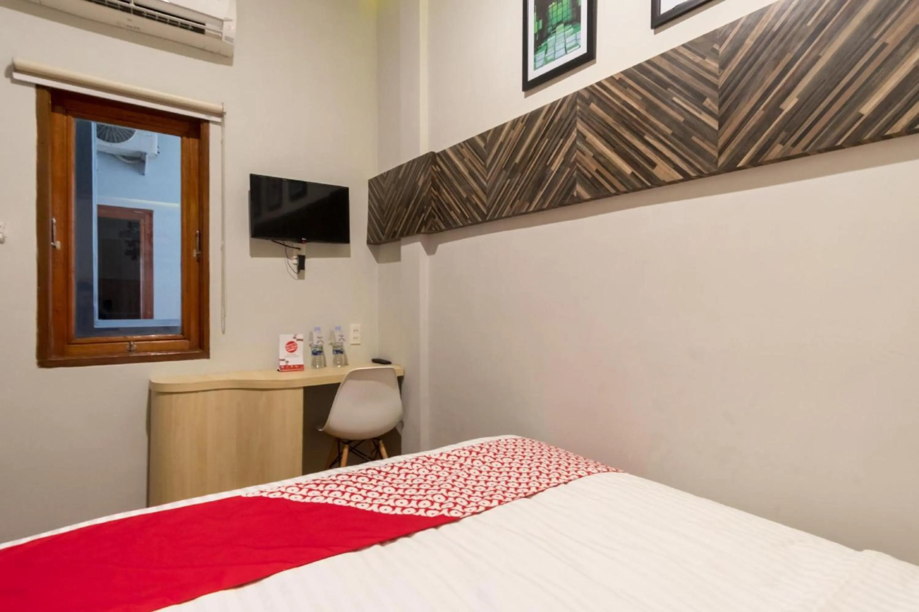 View (from property/room), Bed in Hotel O Aljadid Near Masjid Raya Al Mashun Sm Raja Medan