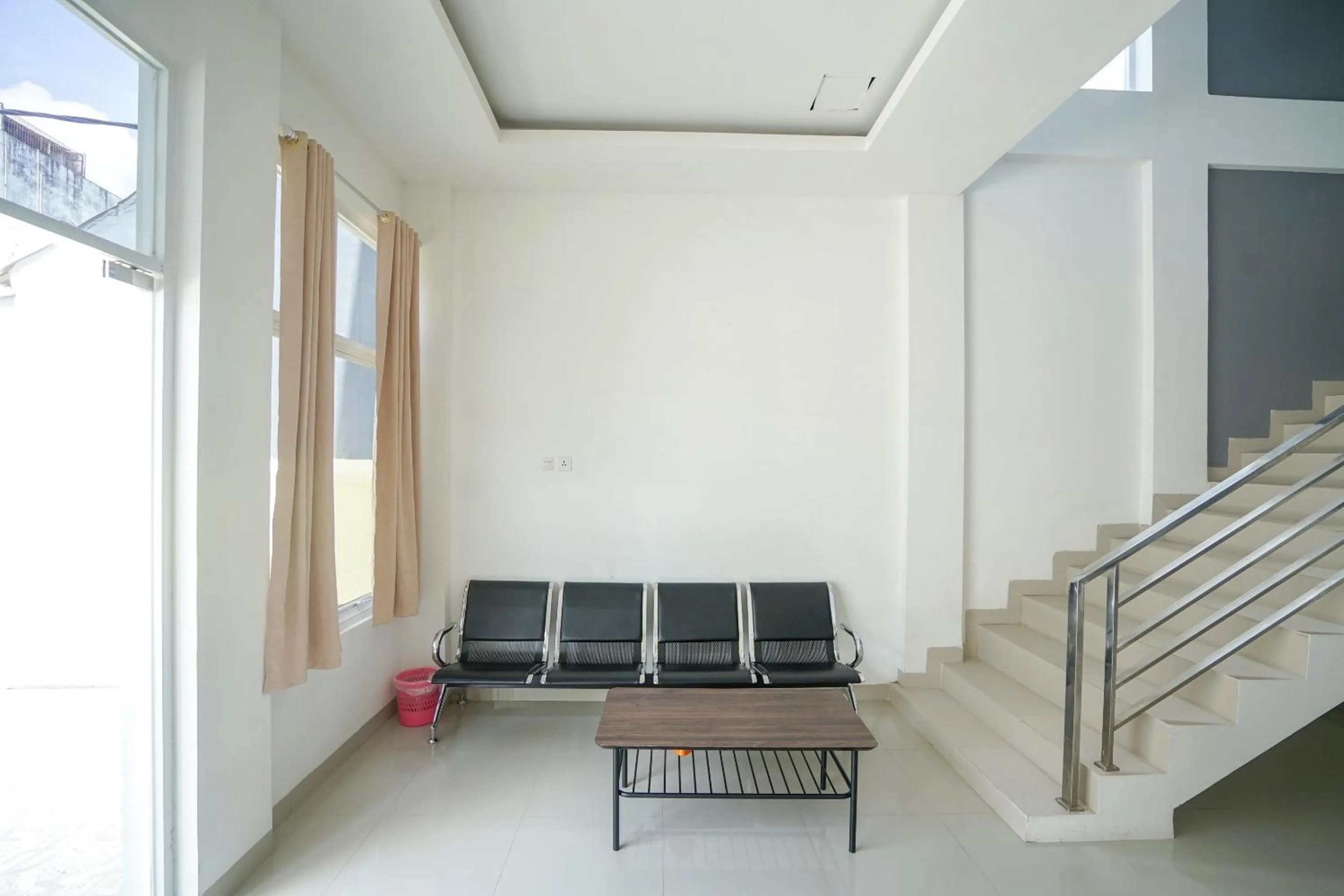 Lobby or reception in OYO 443 Hotel Barlian